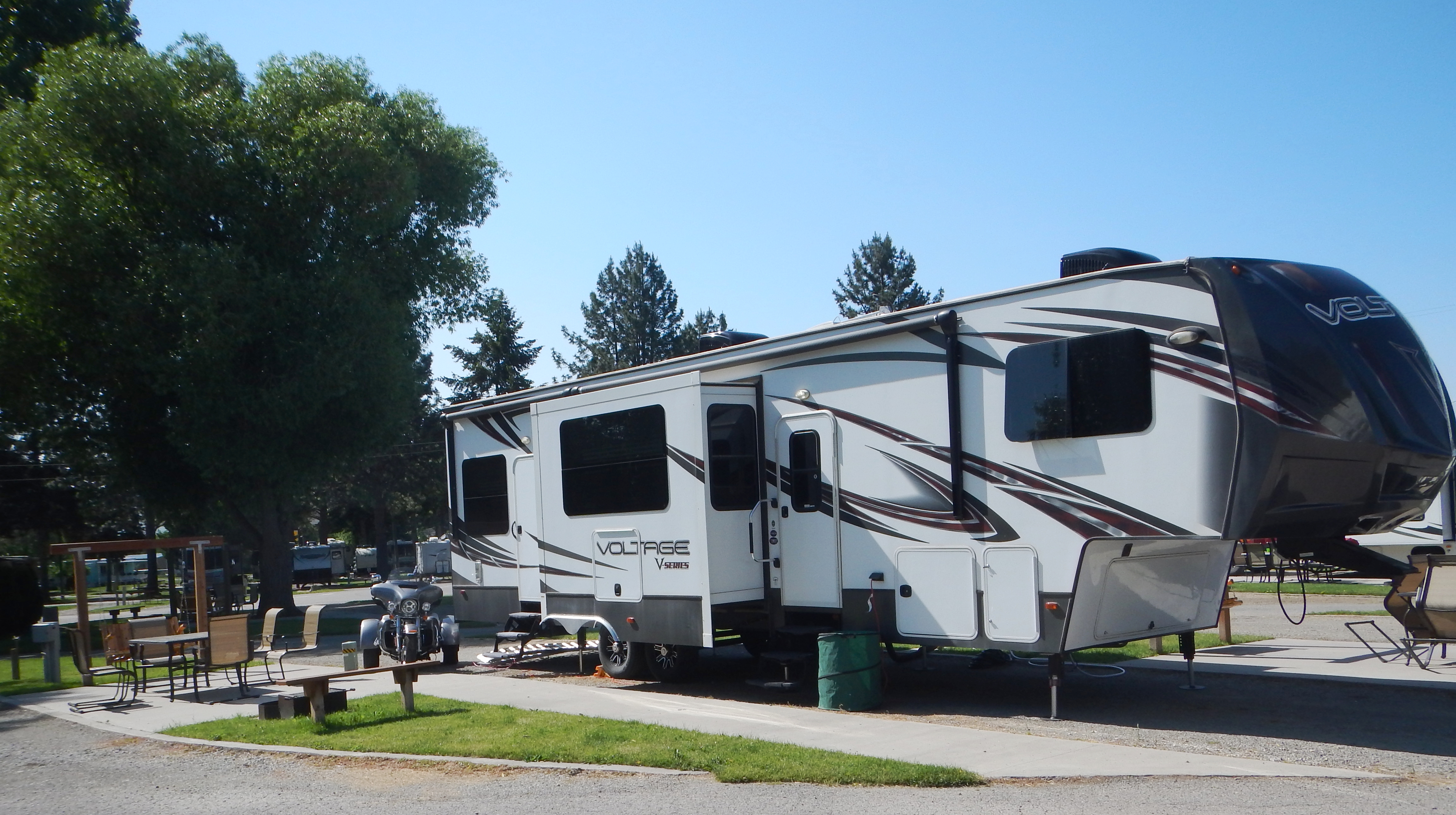 Pull Thru, 50/30 Amps, Full Hookups, Premium
 Patio Site