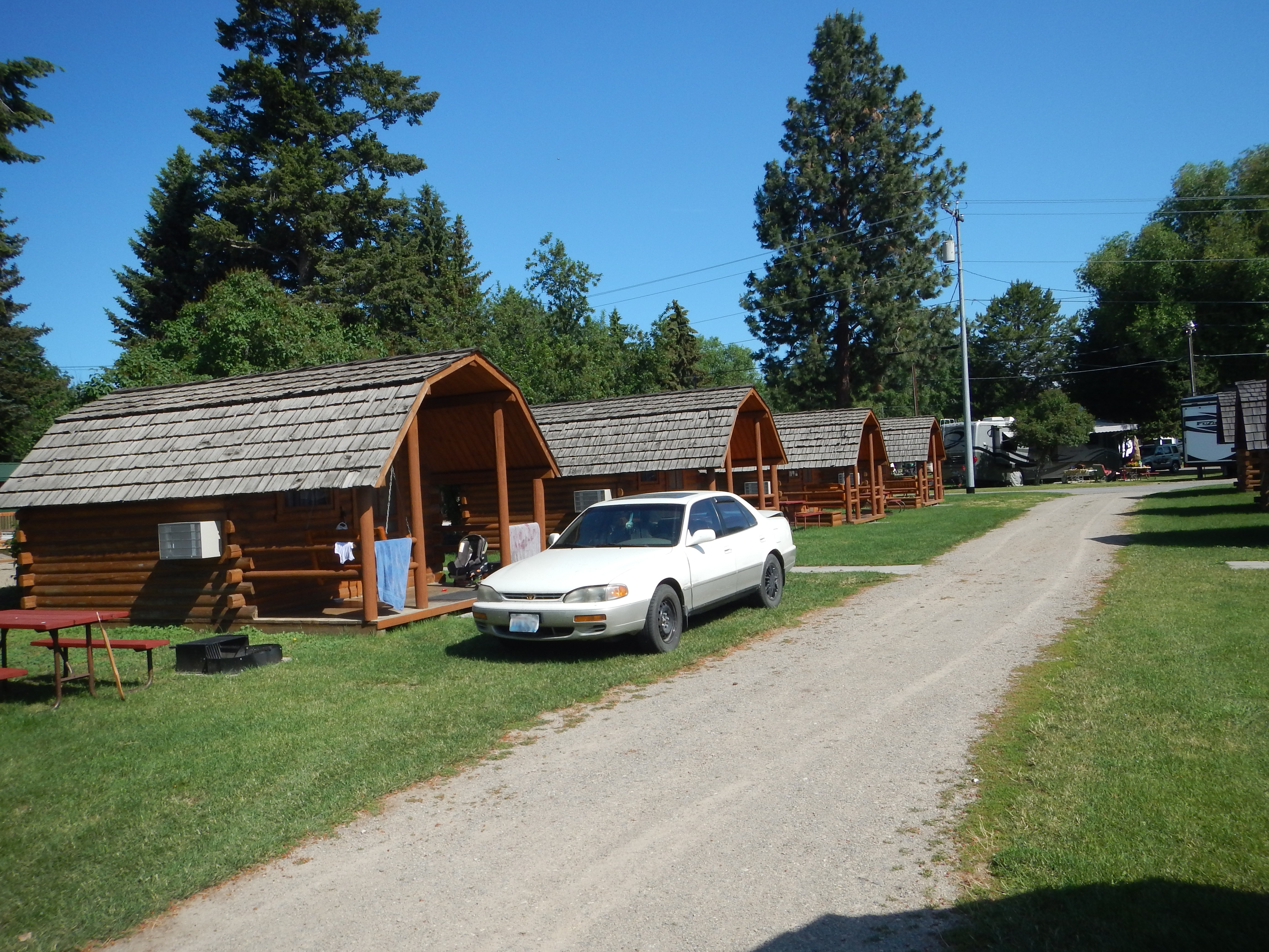 Cabin Sleeps 4 / 1 Room Camping Cabin