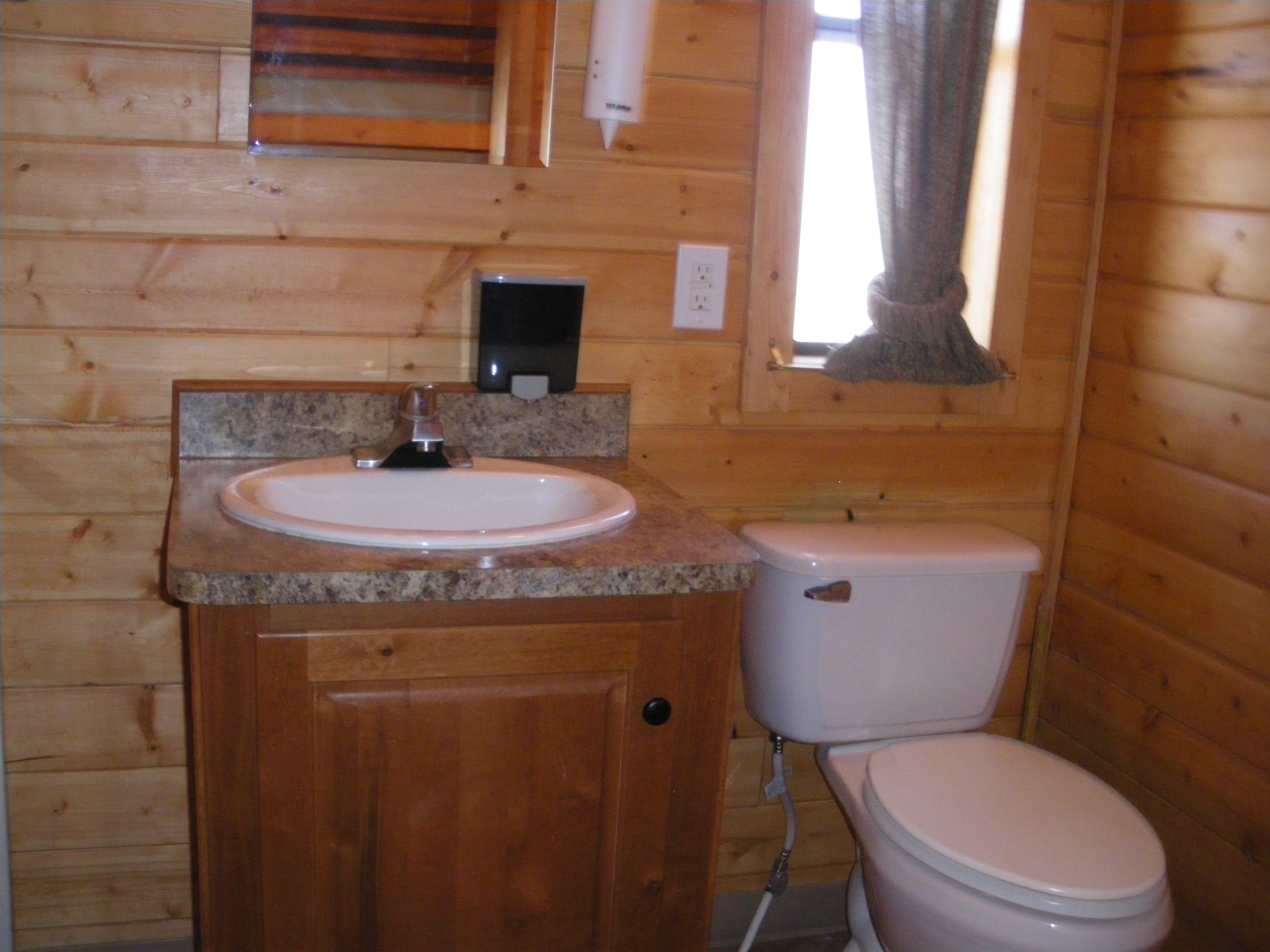Deluxe Cabin Lodge