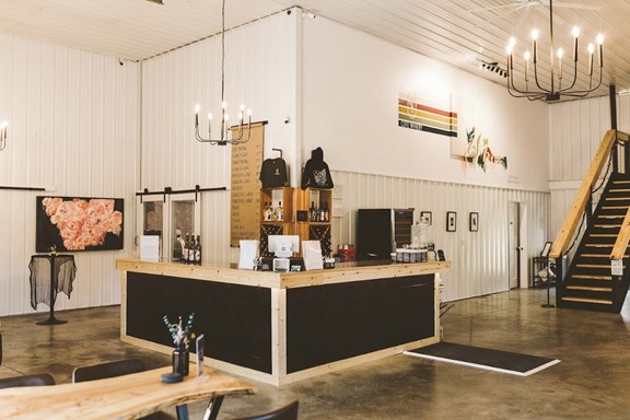 COTE WINERY - 5 min. (2.7 mi)