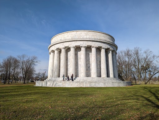 HARDING MEMORIAL - 28 min. (18 mi.)