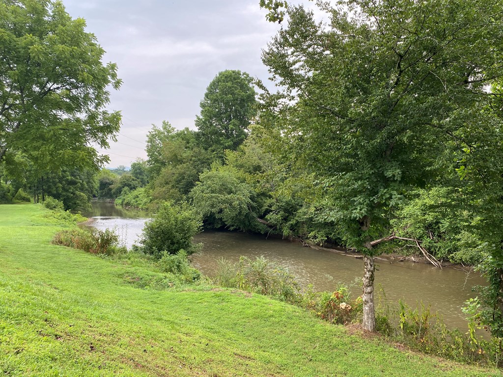 Explore the Peaceful Valley River