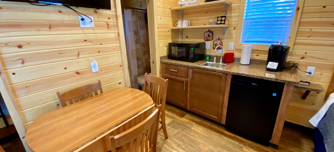 Deluxe Studio (Bunks) Kitchen/Dining Room