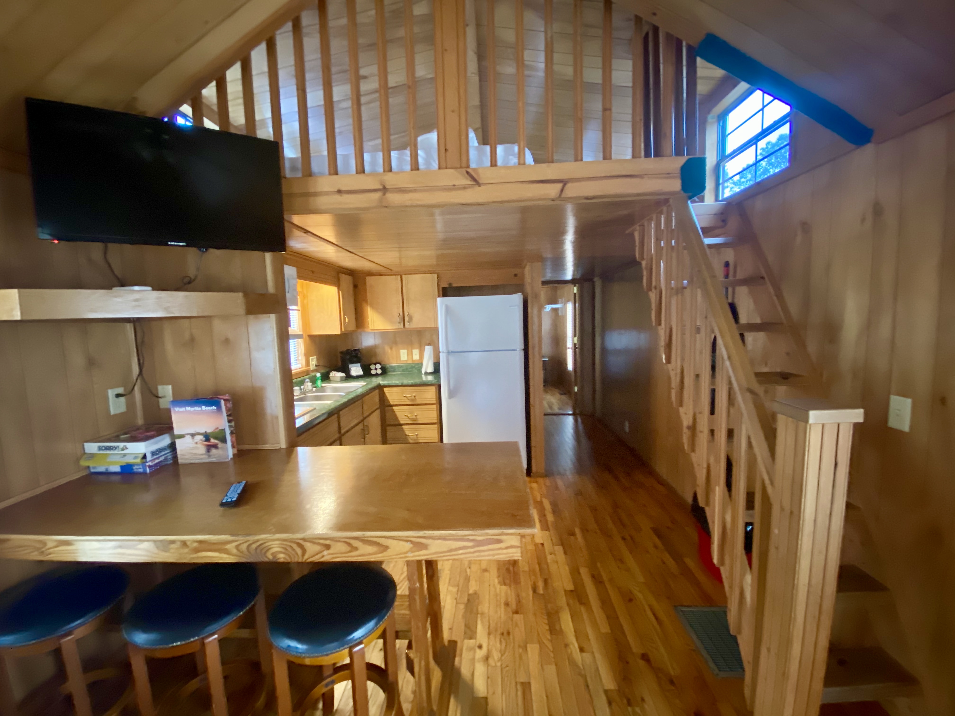 Deluxe Waterfront (6 People) Dinning/Kitchen/Loft