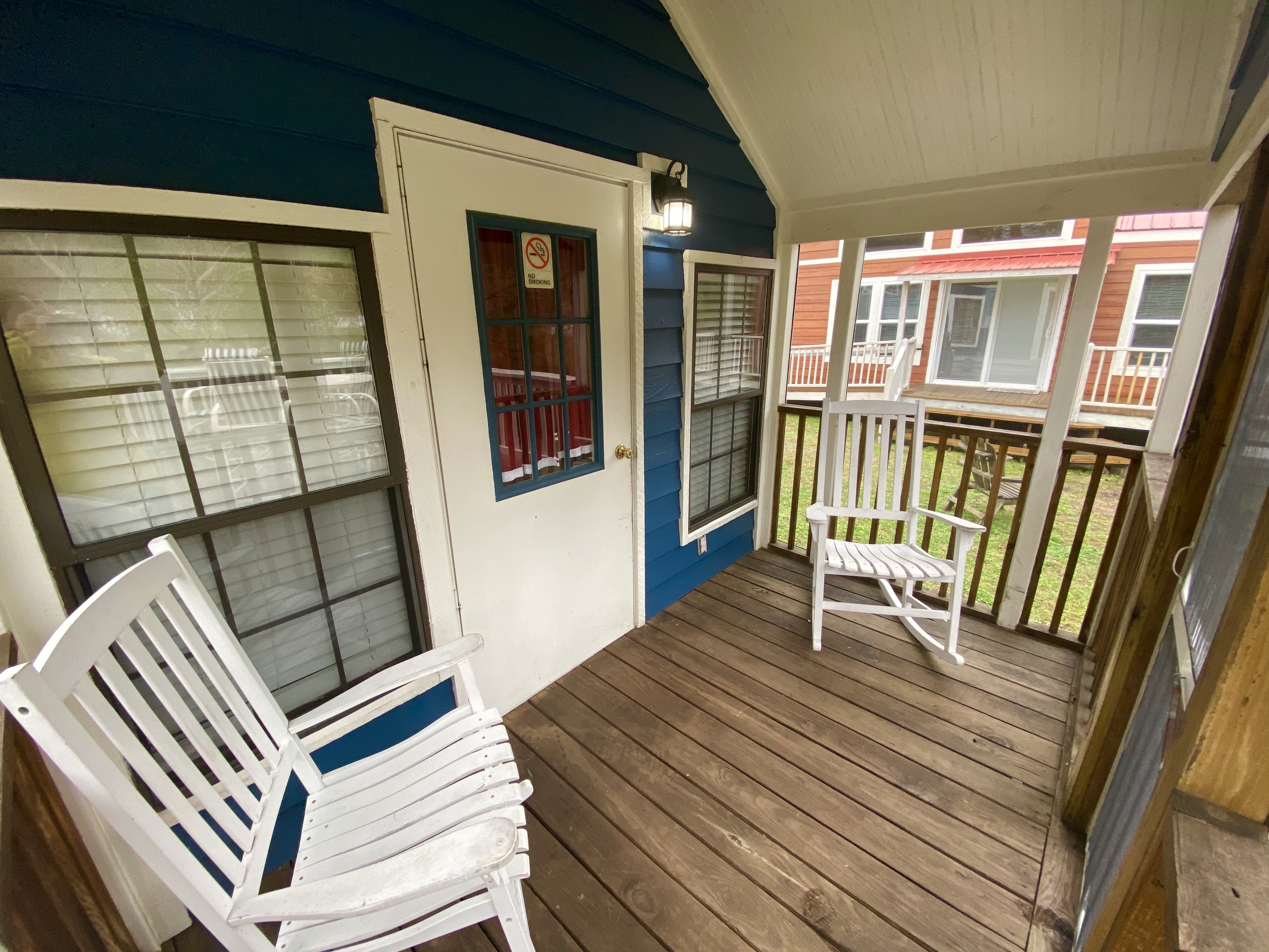 Deluxe Cabin Waterfront (Porch)