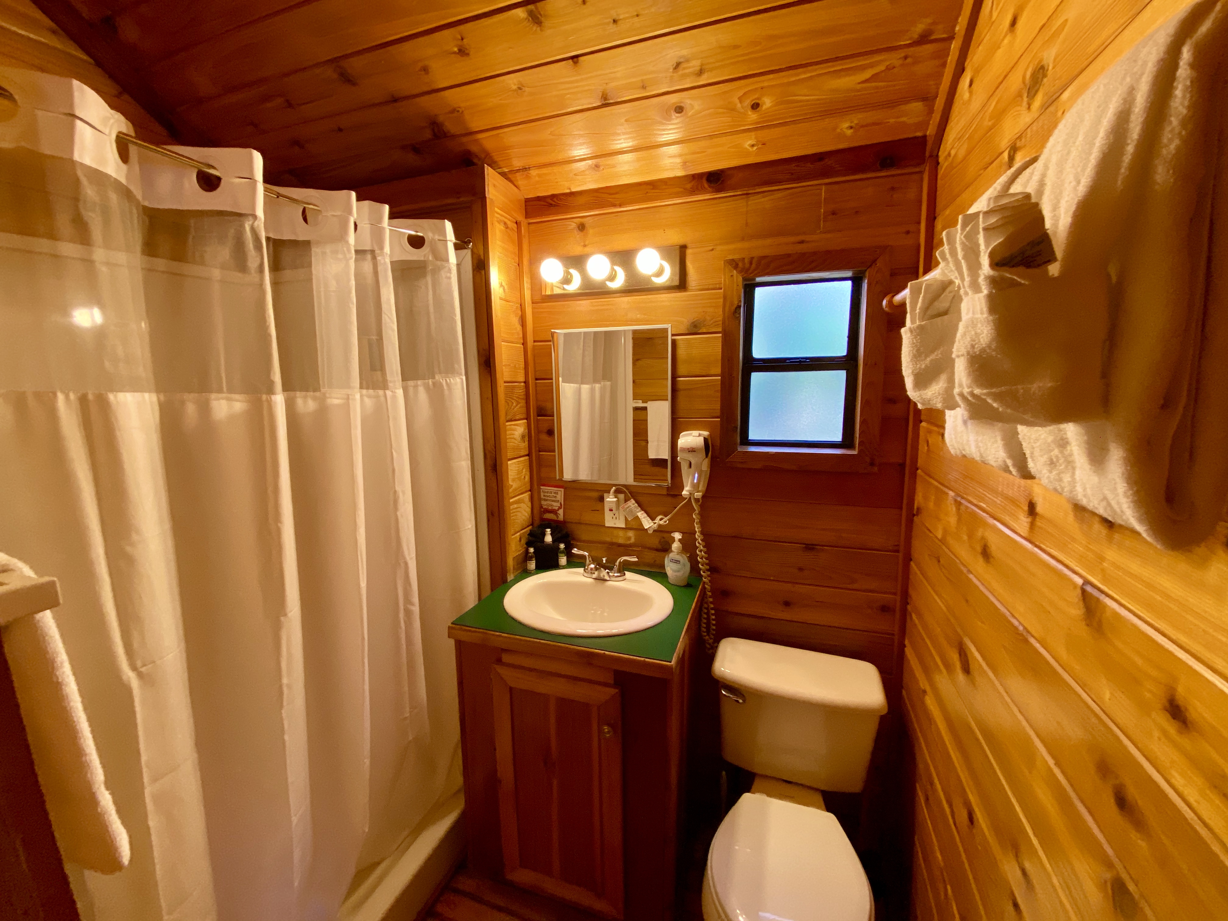 Deluxe Cabin Hill Side Entry Bathroom