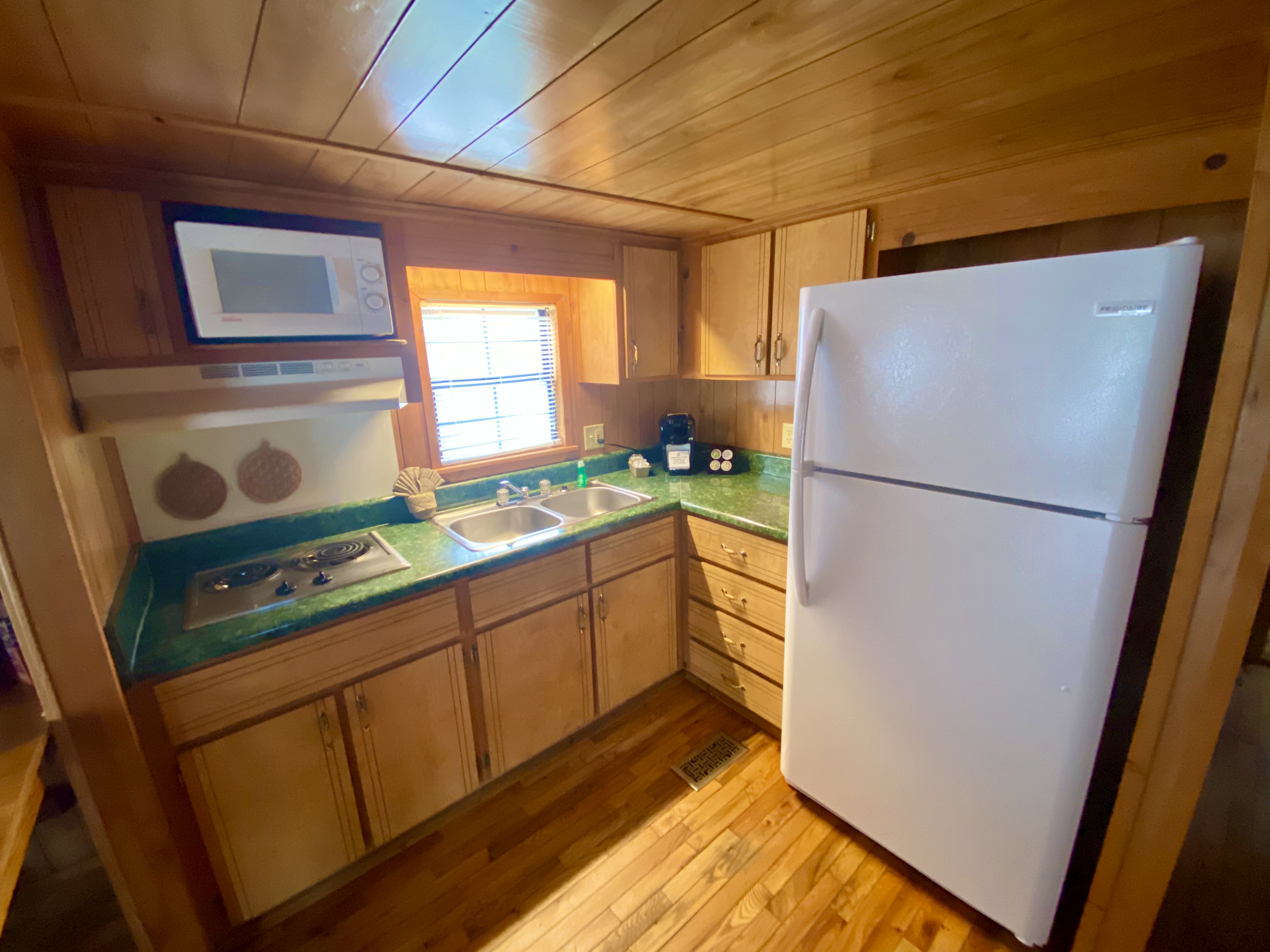 Deluxe Waterfront (6 People) Kitchen