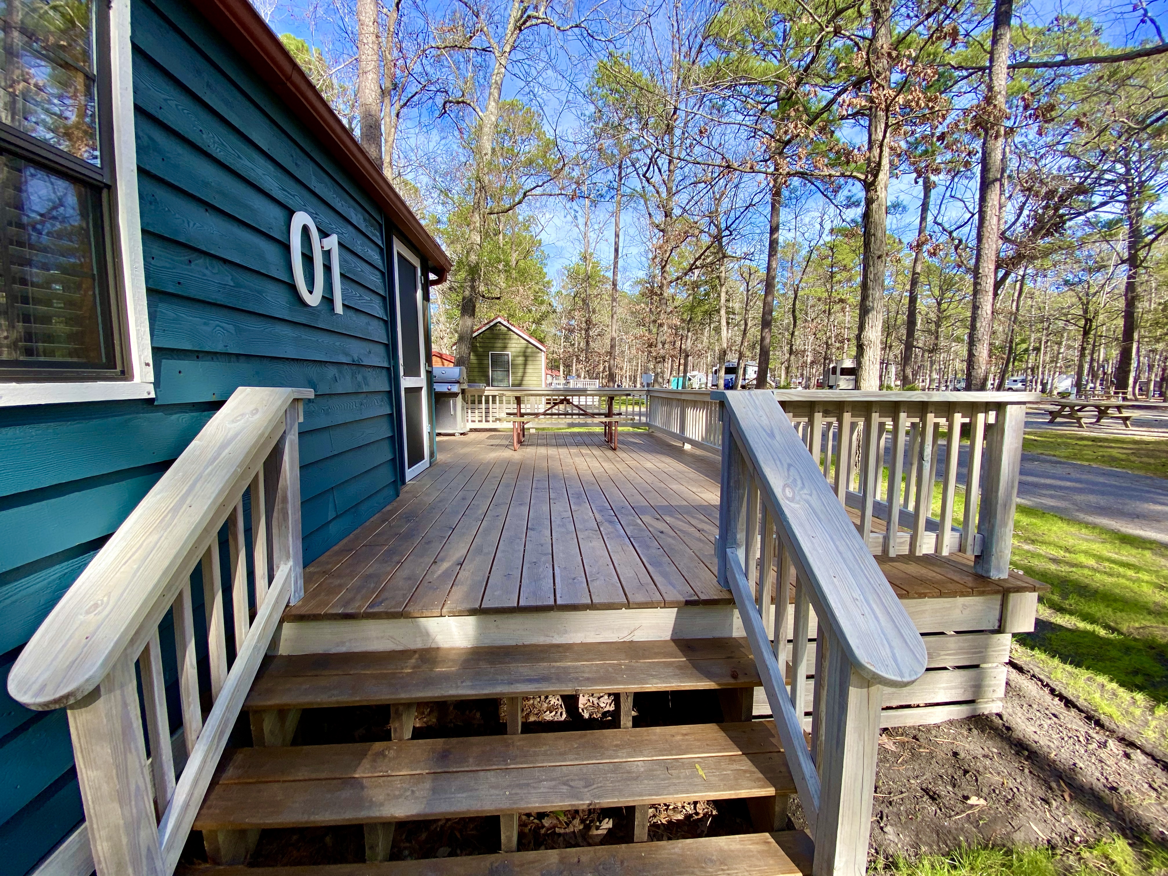 Deluxe Cabin Hill Side Entry