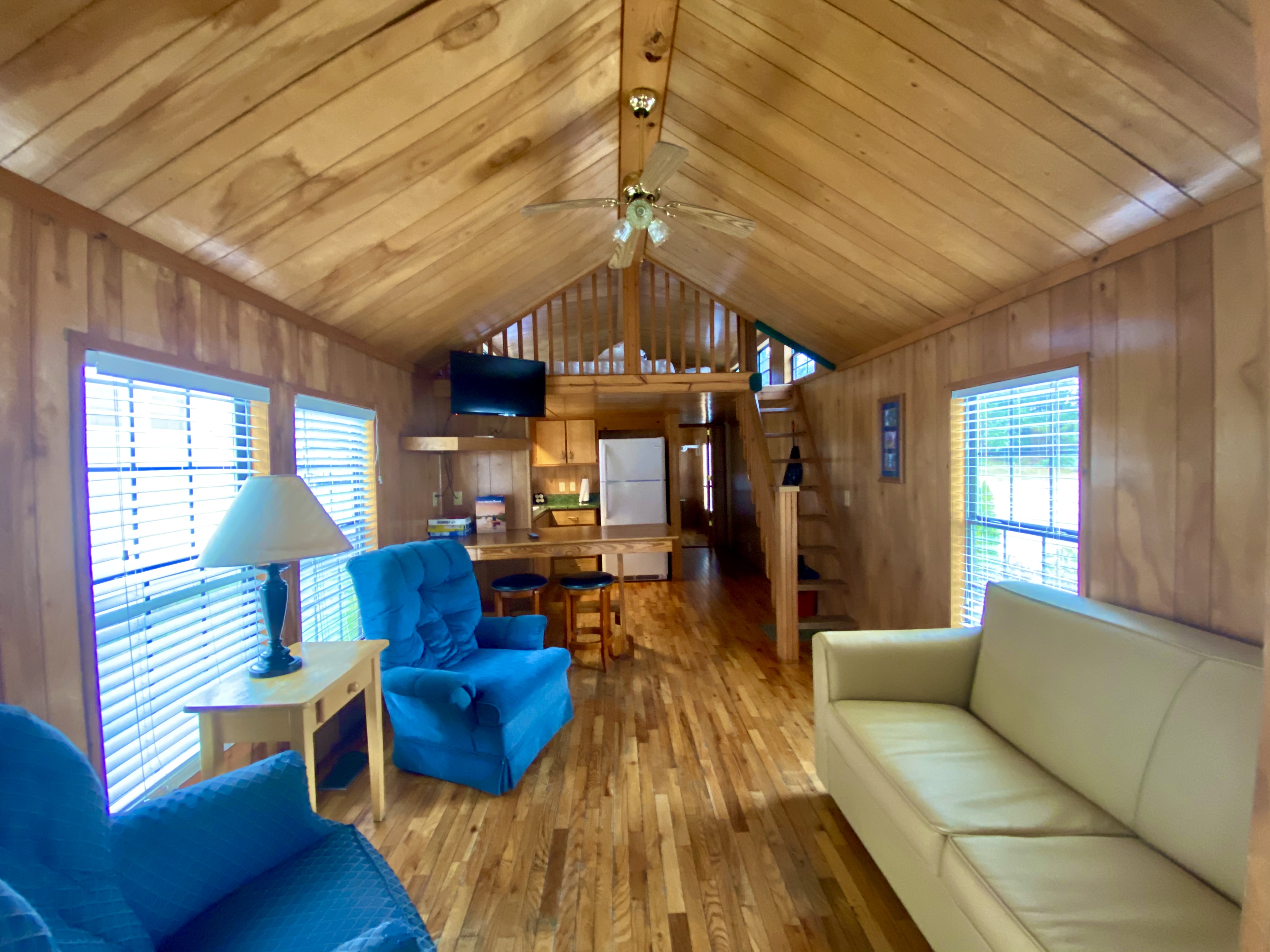 Deluxe Waterfront (6 People) Living Room