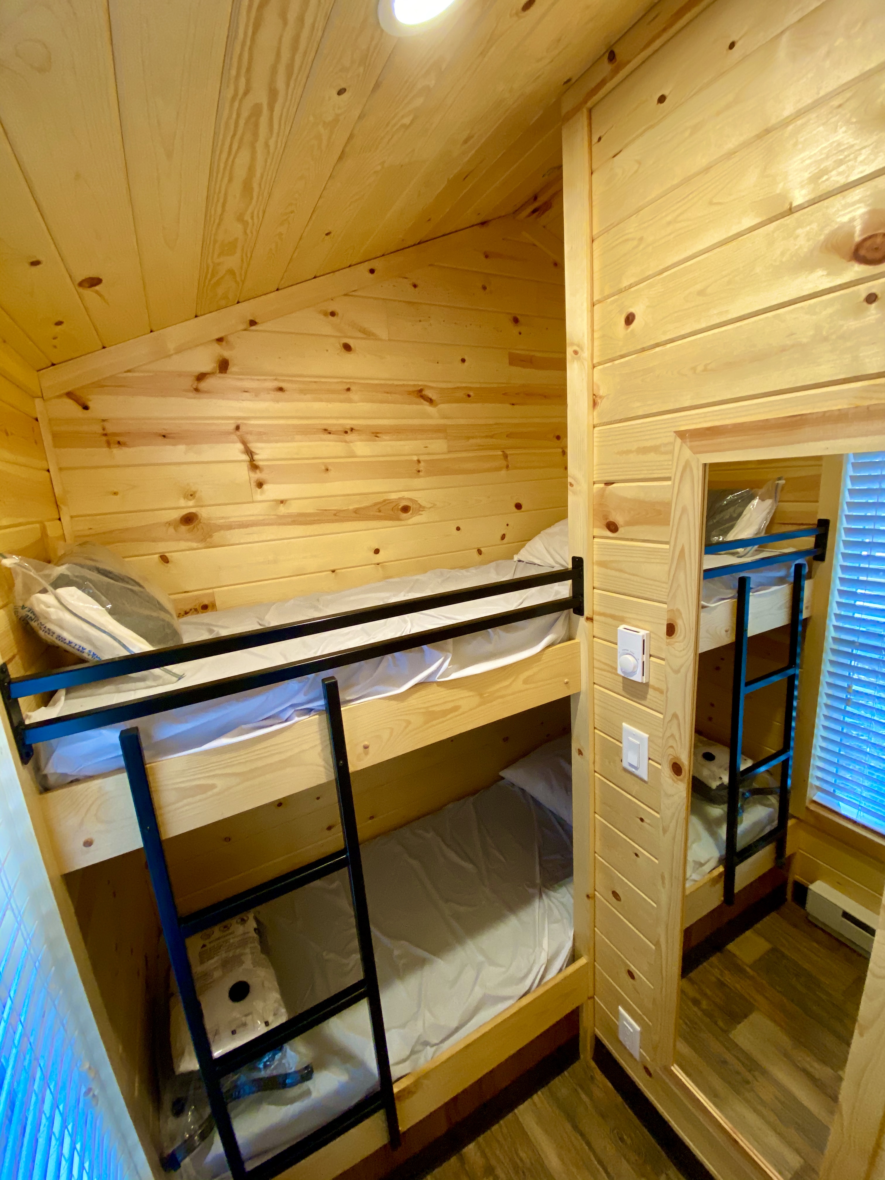 Deluxe Studio (Bunks) Bunk Room