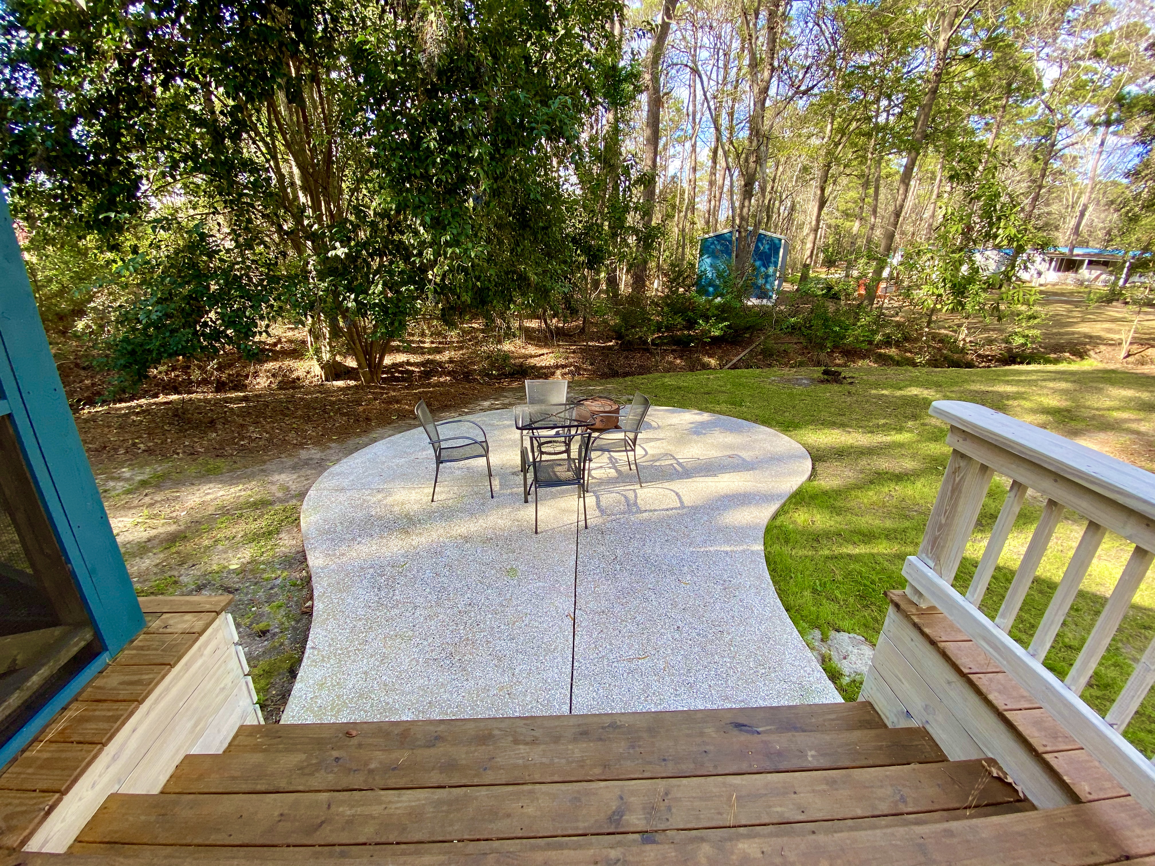 Deluxe Cabin Hill Side Entry Back Patio