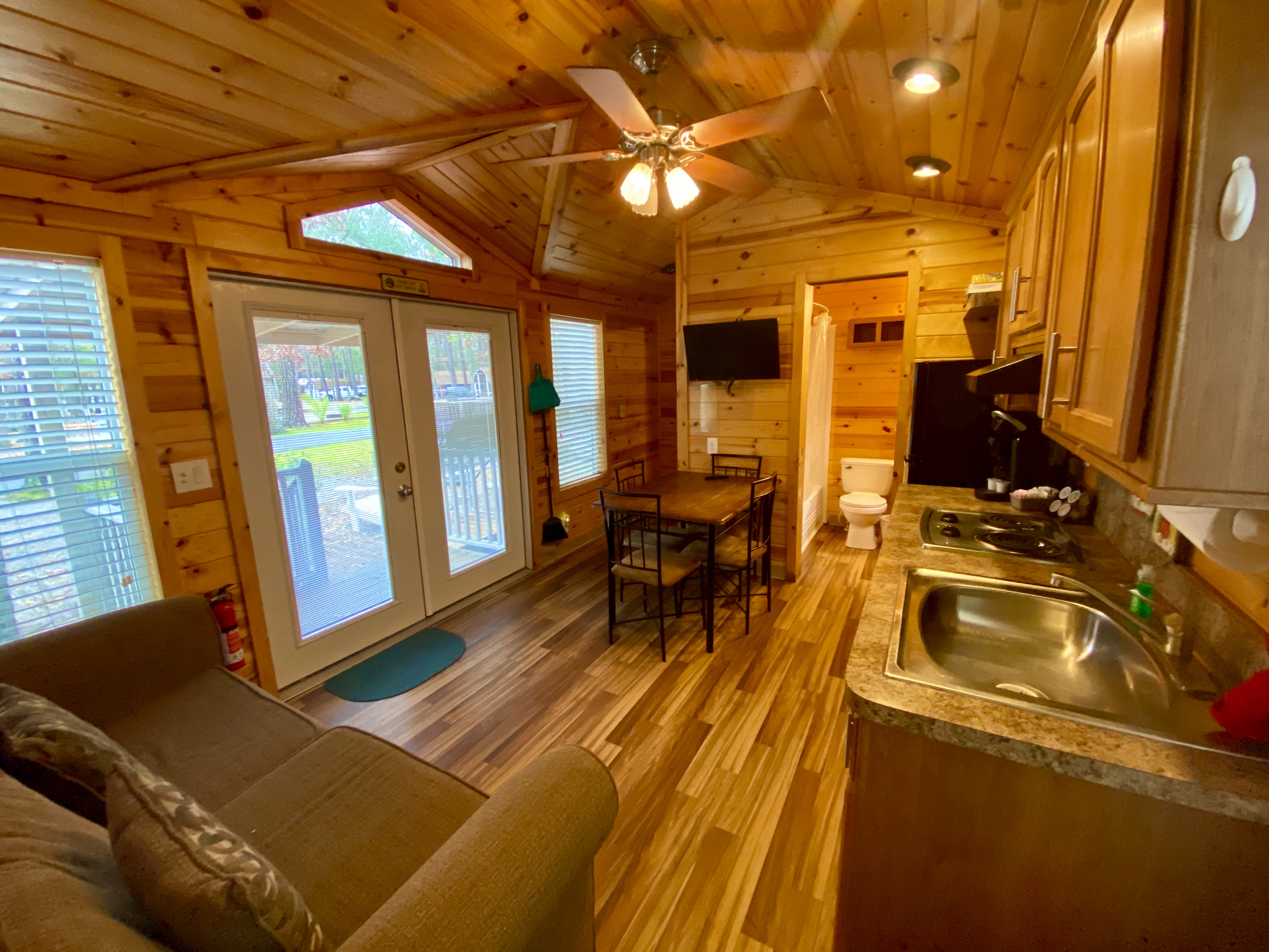 Deluxe Cabin Hill Front Living Room