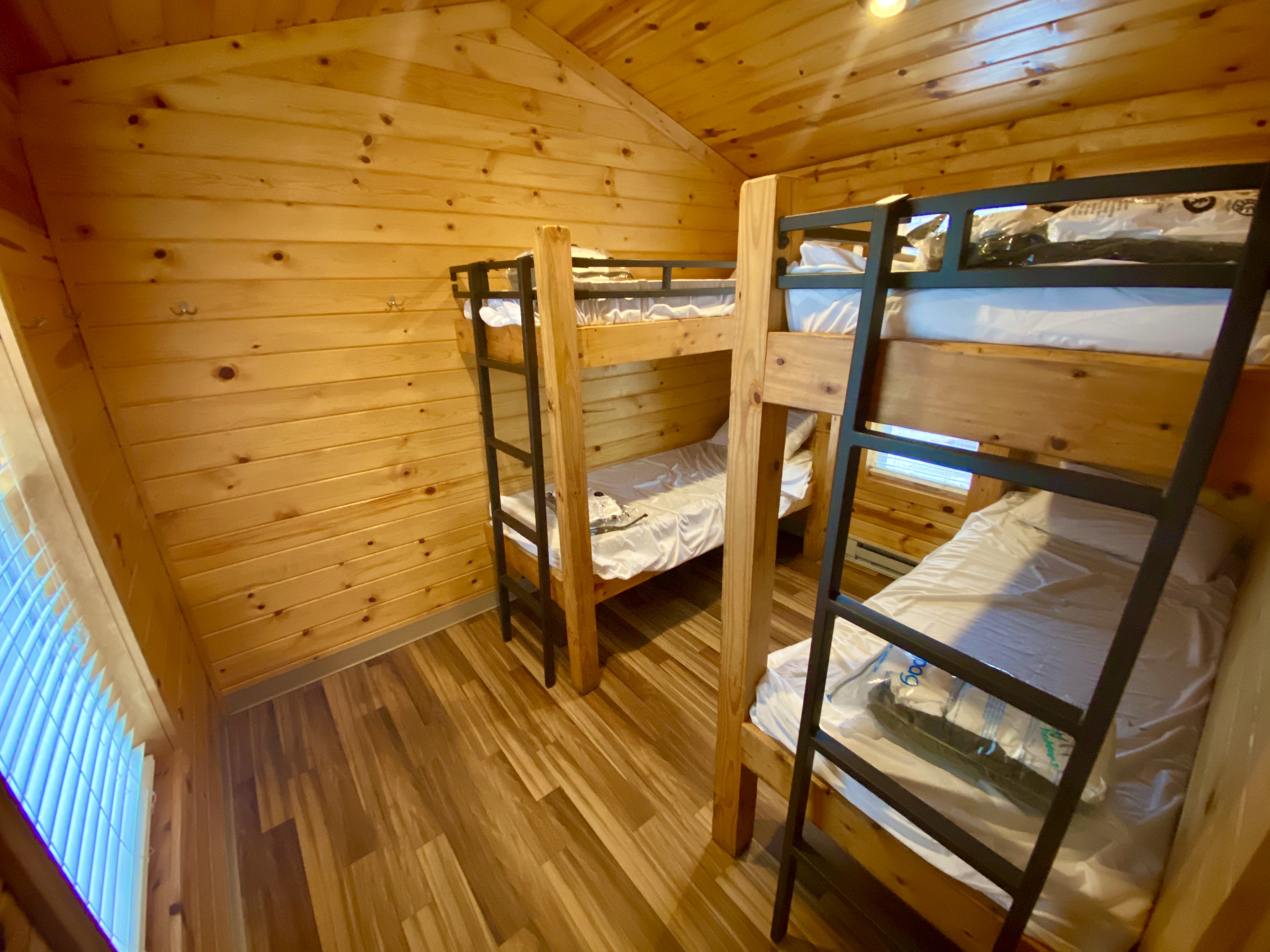 Deluxe Cabin Hill Front Bunk Room