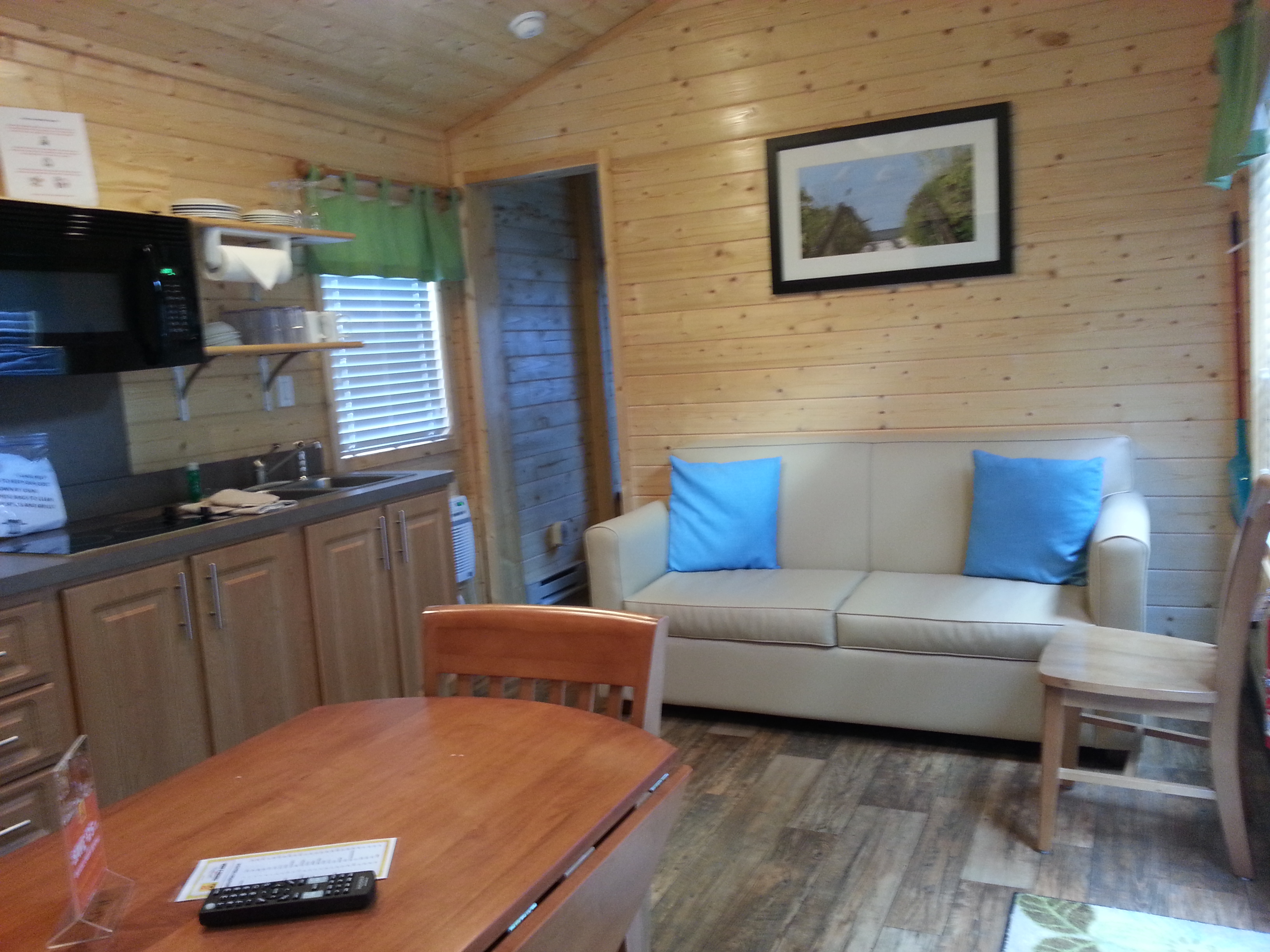 Deluxe Cabin 35' on H Row