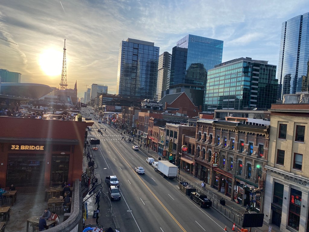 7 Iconic Honky Tonks on Broadway!