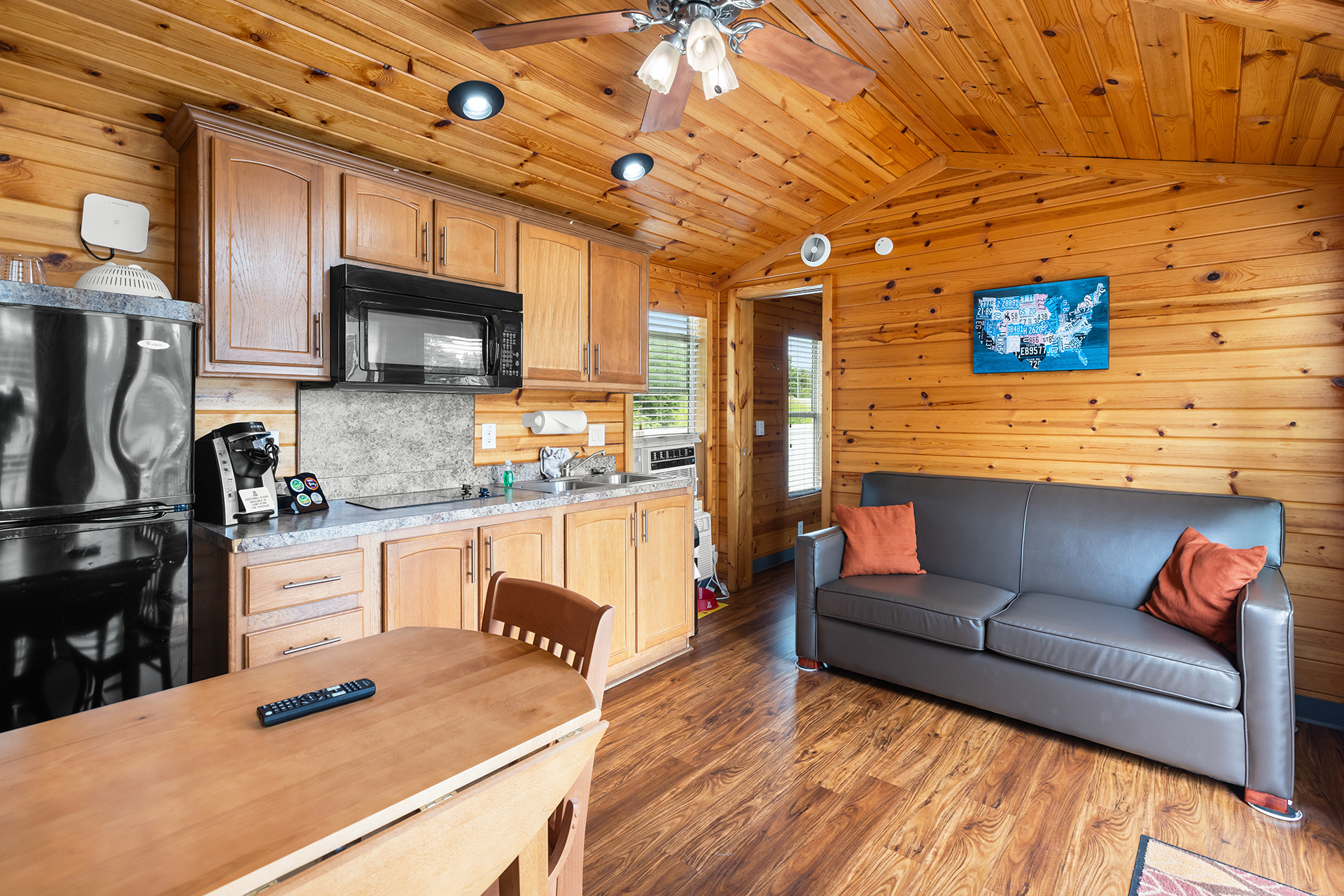 C27 - Deluxe Cabin, 2 Room (Full Bath with Tub & Shower) – Sleeps 8