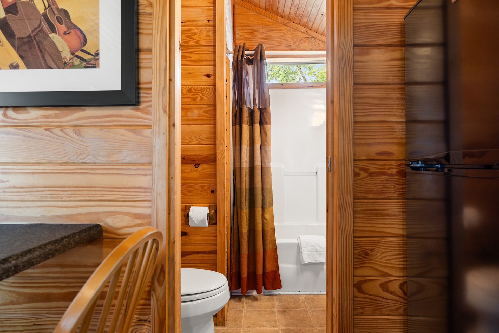 X11 - Deluxe Cabin, Studio with KOA Patio® (Full Bath with Tub & Shower) – Sleeps 4