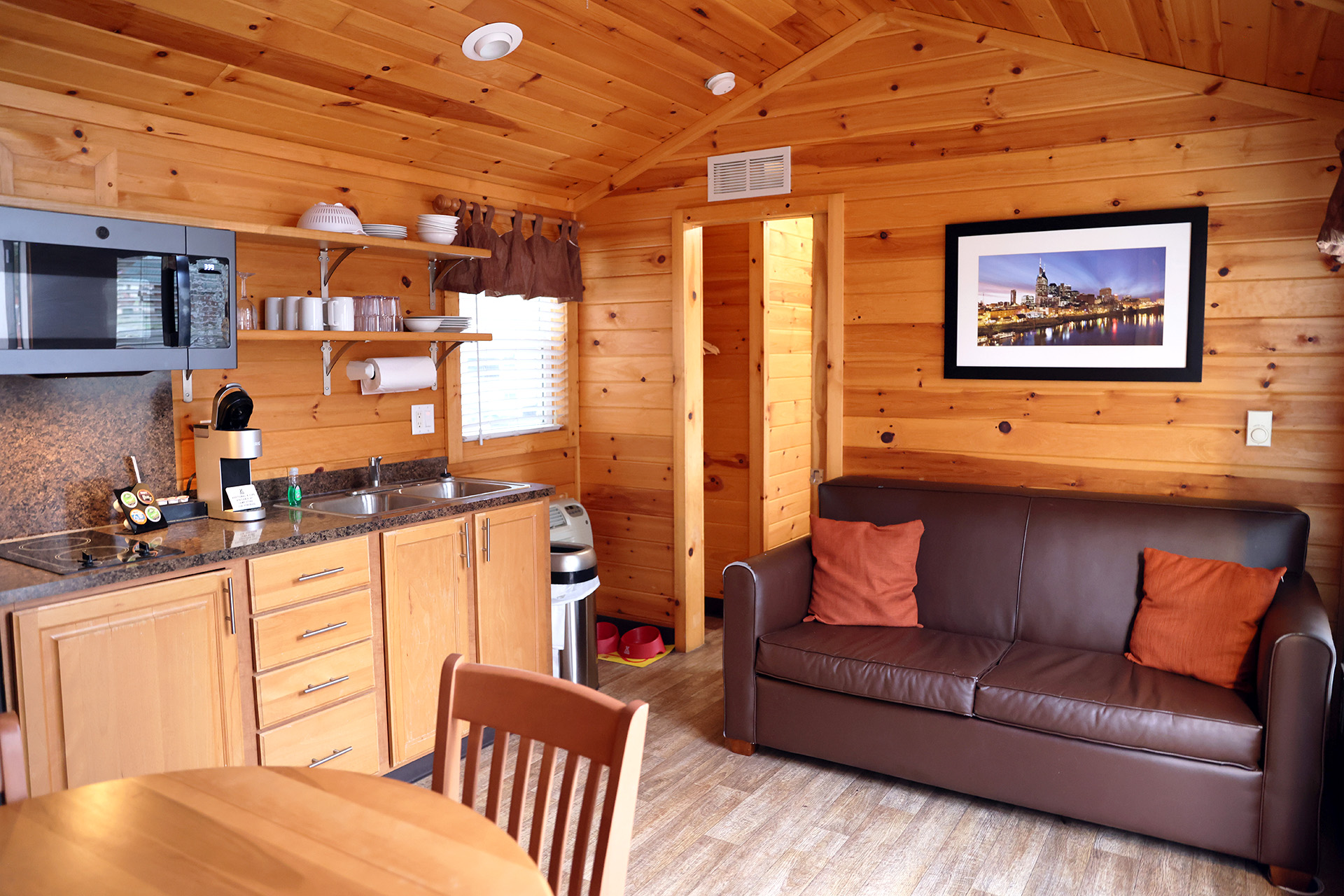 DC R2 - Deluxe Cabin, 2RM, 2Q - Sleeps 6