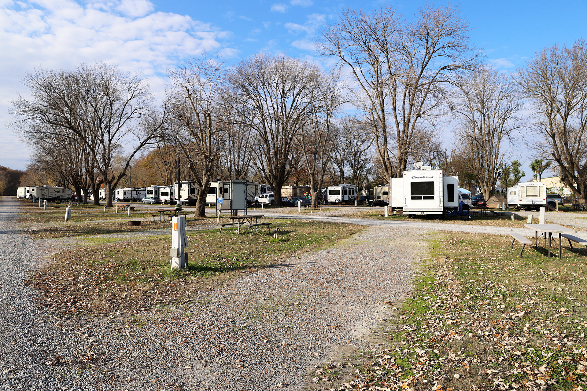 RV V32 (304), Pull-Thru 50 AMPS FHU (Extra Parking)