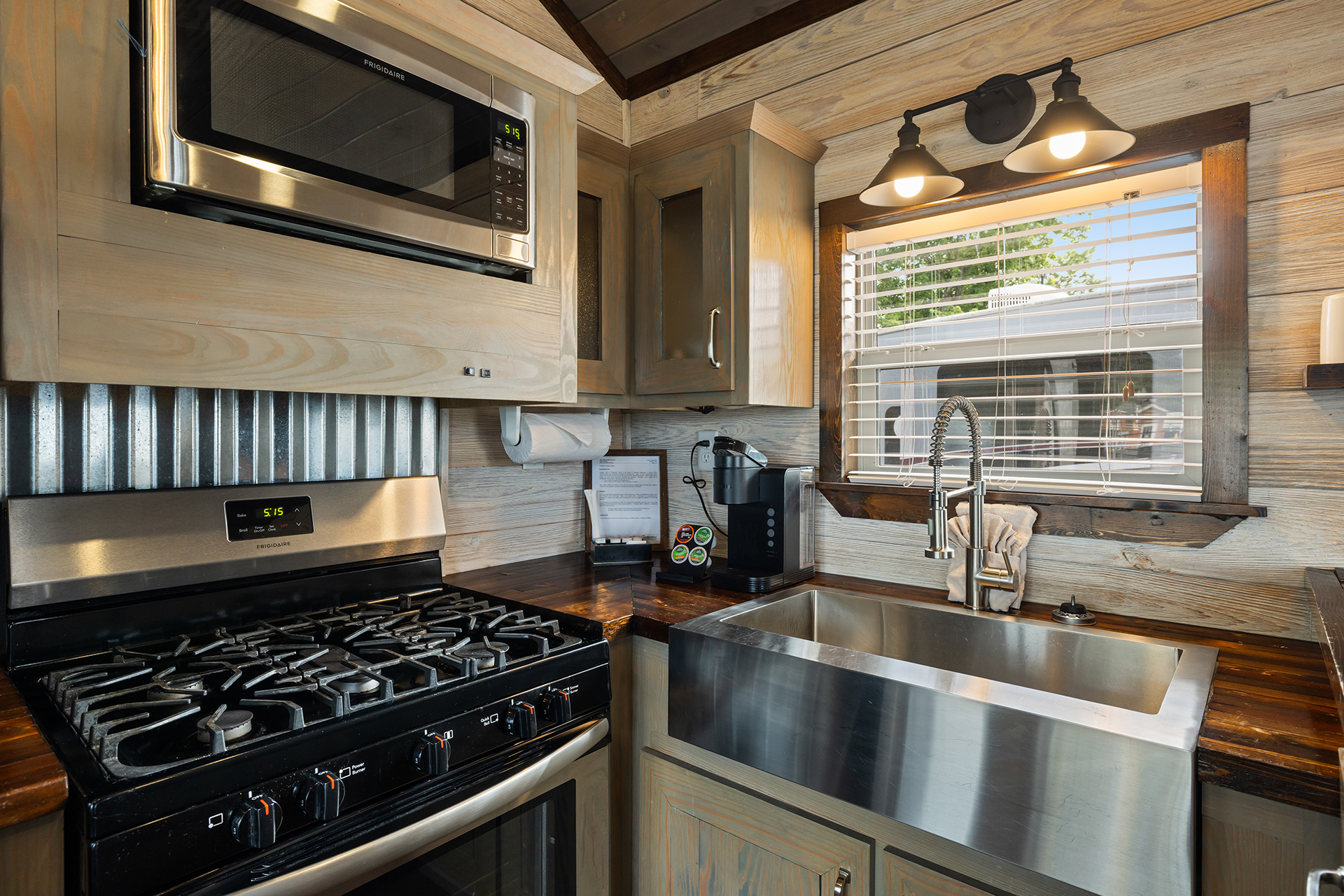 U37 - Deluxe Cabin, 1 Room with Triple Bunk and KOA Paw Pen (Full Bath with Shower) - Sleeps 7