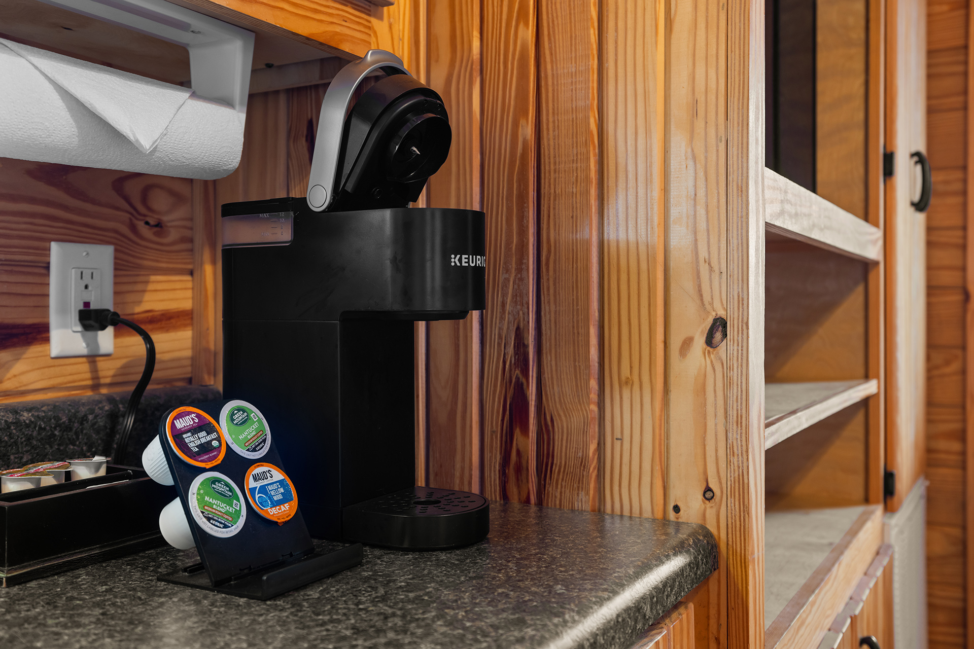 X11 - Deluxe Cabin, Studio with KOA Patio® (Full Bath with Tub & Shower) – Sleeps 4