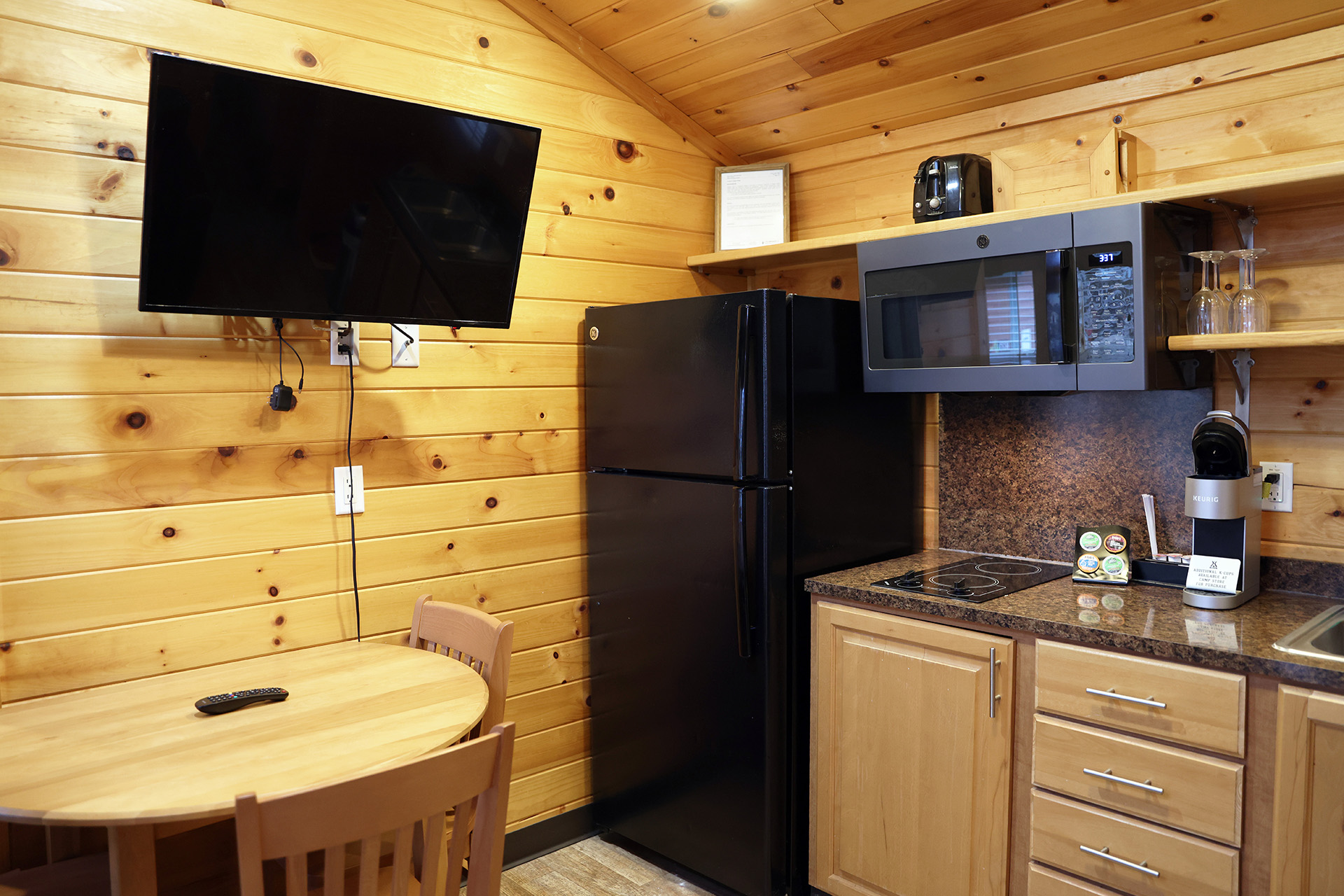 DC R2 - Deluxe Cabin, 2RM, 2Q - Sleeps 6
