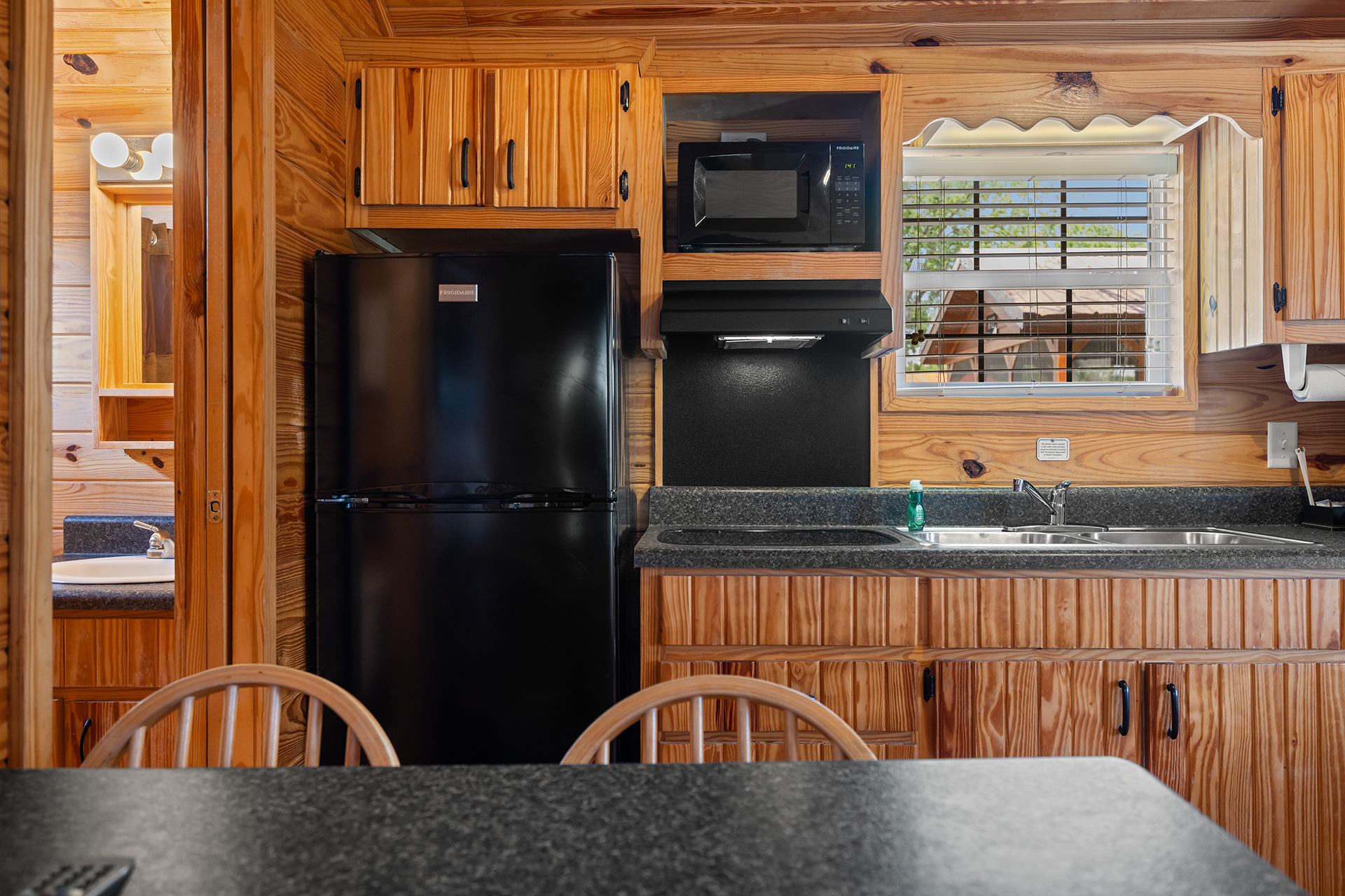X11 - Deluxe Cabin, Studio with KOA Patio® (Full Bath with Tub & Shower) – Sleeps 4