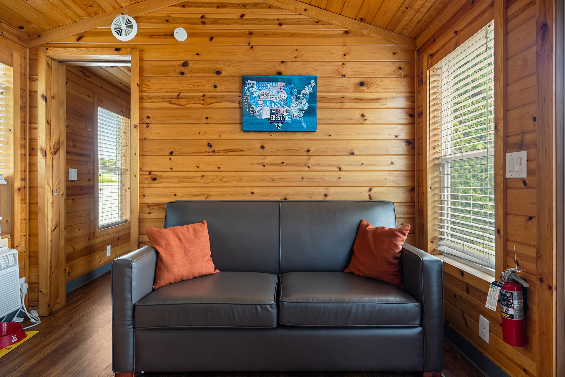 C27 - Deluxe Cabin, 2 Room (Full Bath with Tub & Shower) – Sleeps 8