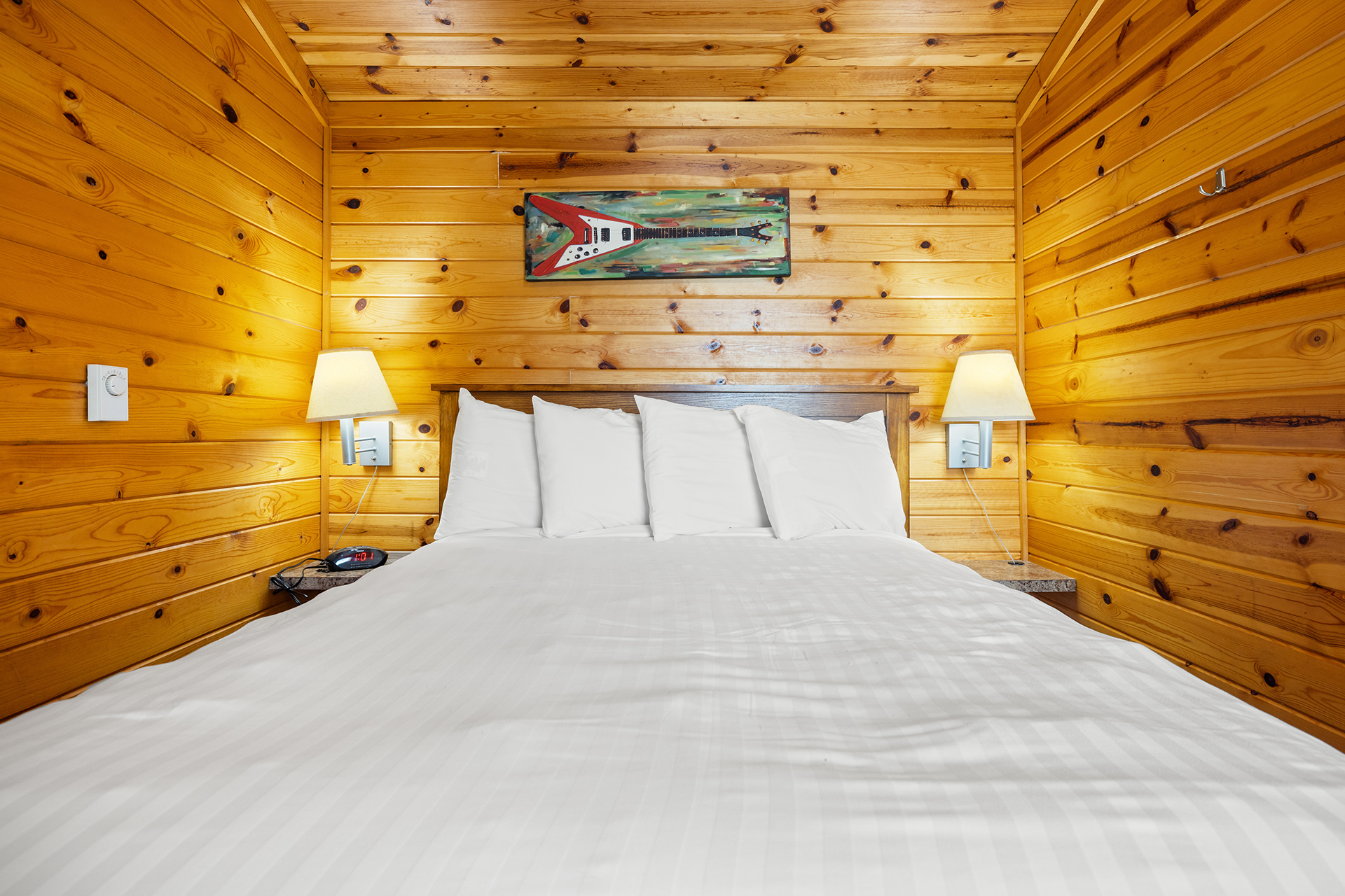 C27 - Deluxe Cabin, 2 Room (Full Bath with Tub & Shower) – Sleeps 8