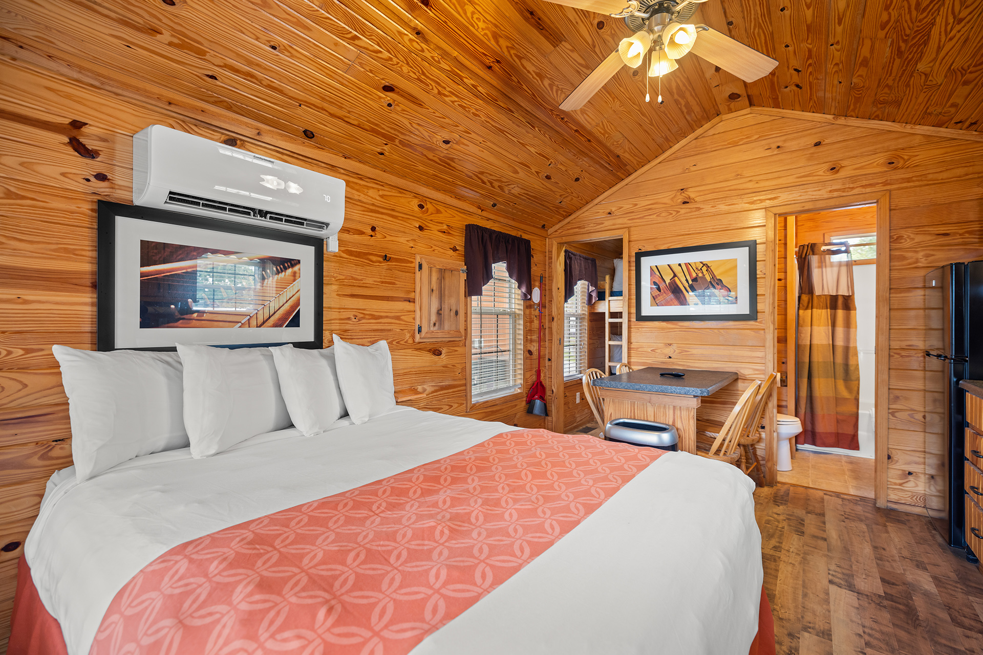 X11 - Deluxe Cabin, Studio with KOA Patio® (Full Bath with Tub & Shower) – Sleeps 4