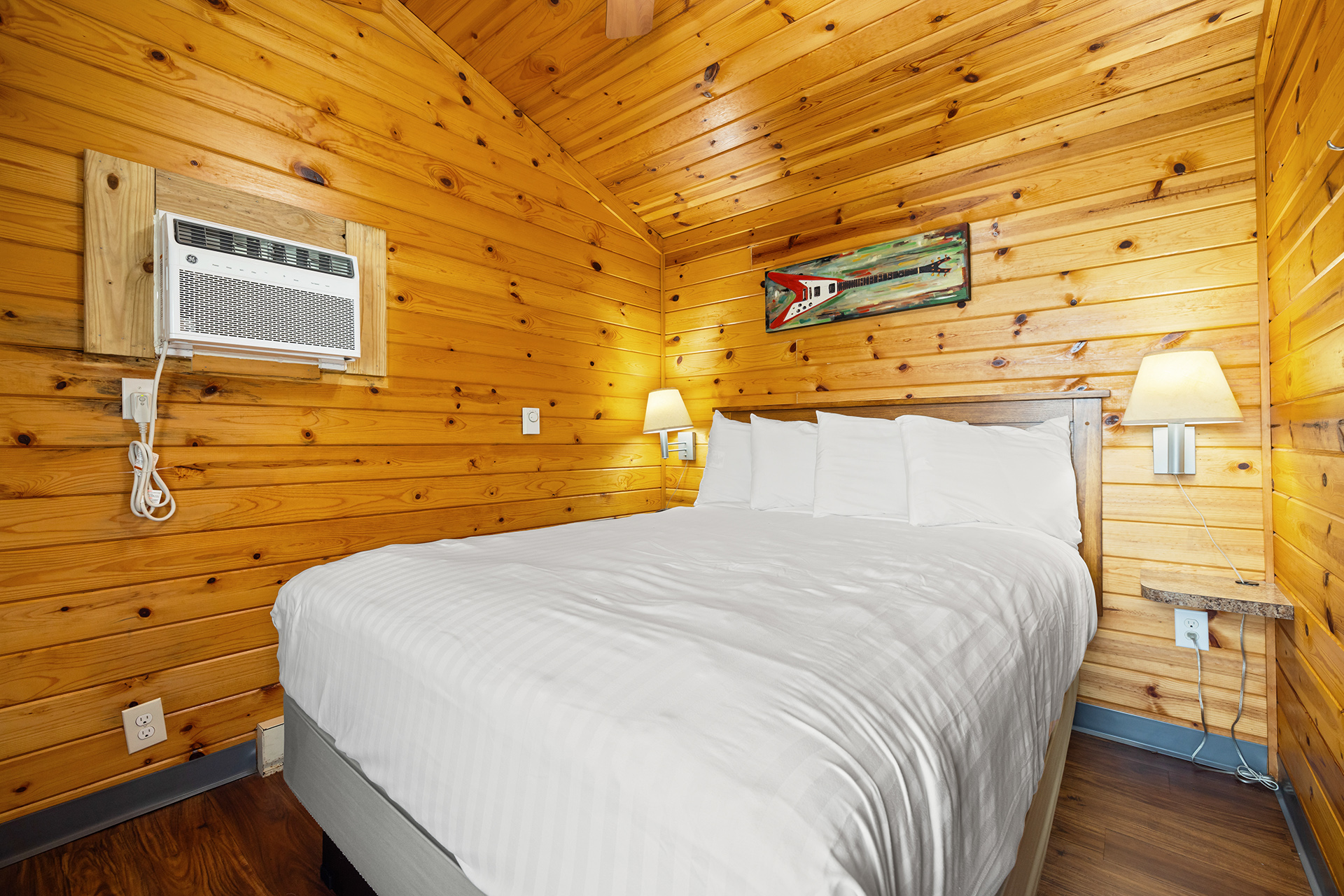 C27 - Deluxe Cabin, 2 Room (Full Bath with Tub & Shower) – Sleeps 8