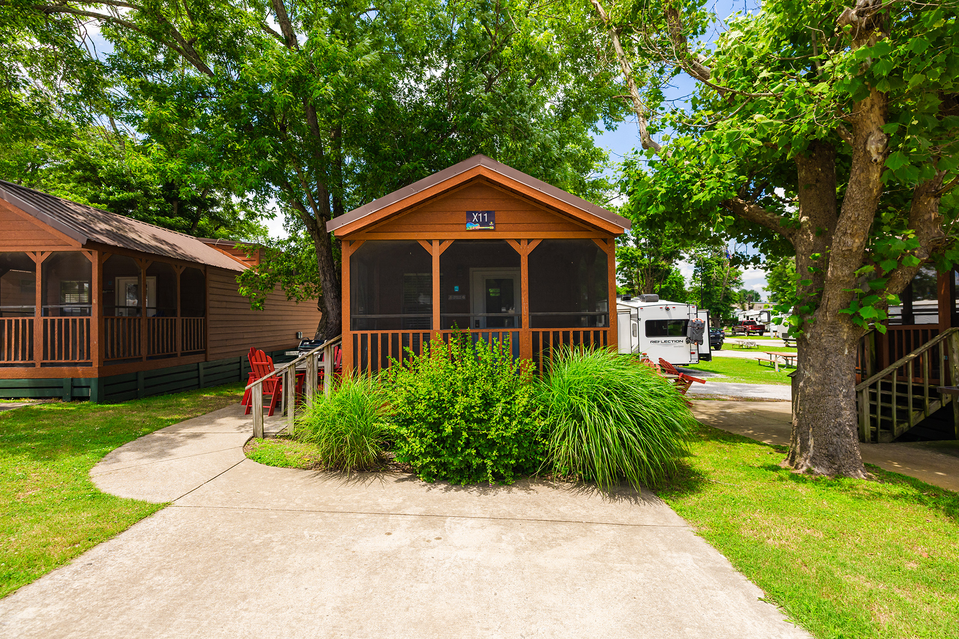 X11 - Deluxe Cabin, Studio with KOA Patio® (Full Bath with Tub & Shower) – Sleeps 4