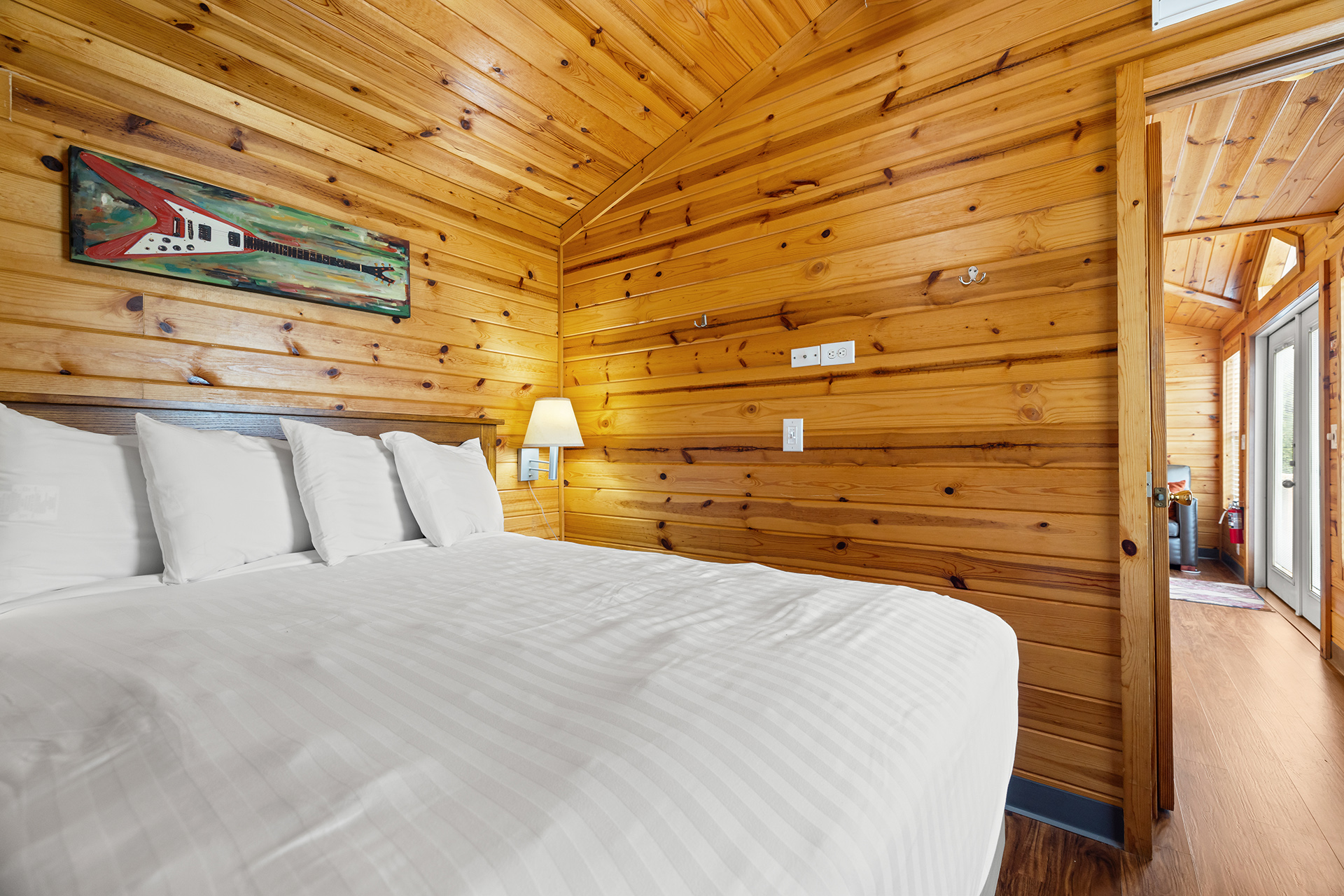 C27 - Deluxe Cabin, 2 Room (Full Bath with Tub & Shower) – Sleeps 8