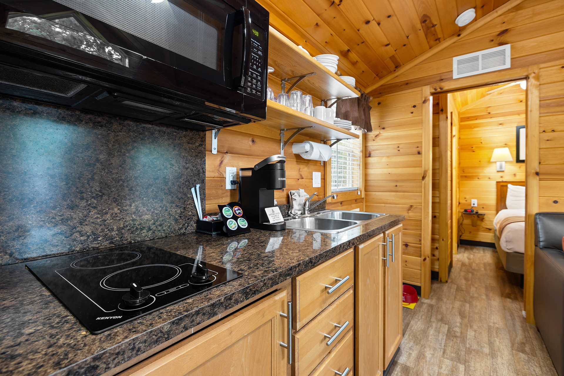 R23 - Deluxe Cabin, 2 Room (Full Bath & Half Bath) – Sleeps 6