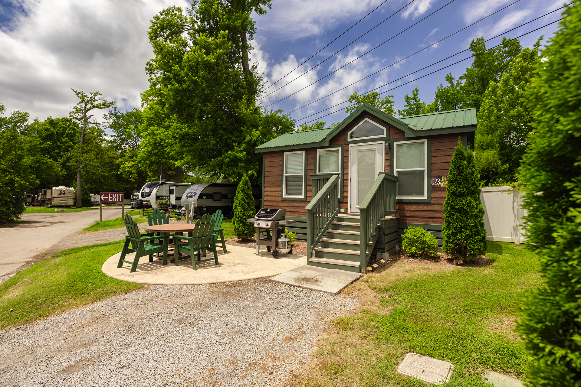 C23 - Deluxe Cabin, Studio with KOA Patio® (Full Bath with Tub & Shower) – Sleeps 4