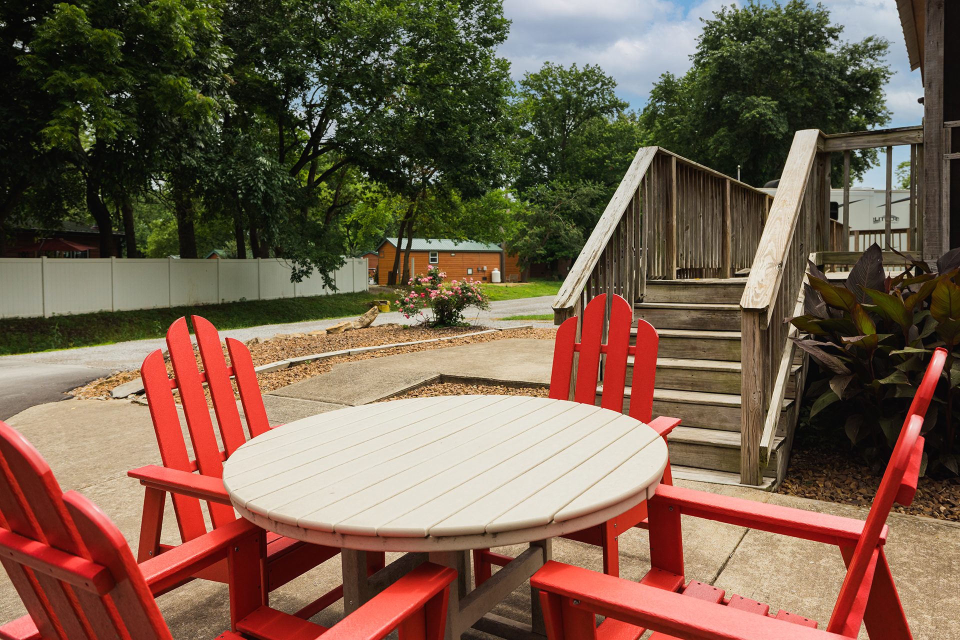 T01 - Deluxe Cabin, 1 Room with Loft (Full Bath with Shower) Accessible – Sleeps 6
