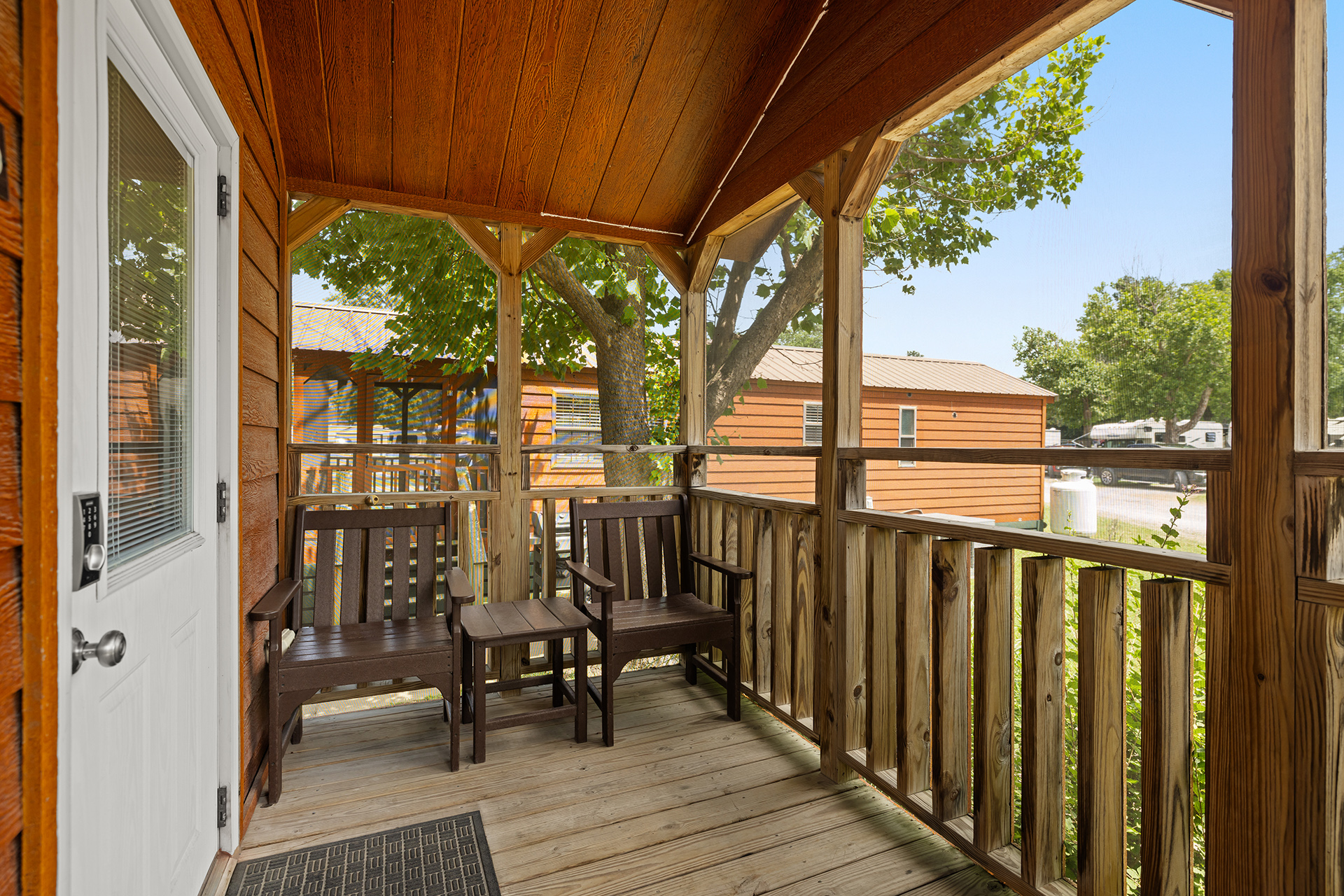 X11 - Deluxe Cabin, Studio with KOA Patio® (Full Bath with Tub & Shower) – Sleeps 4