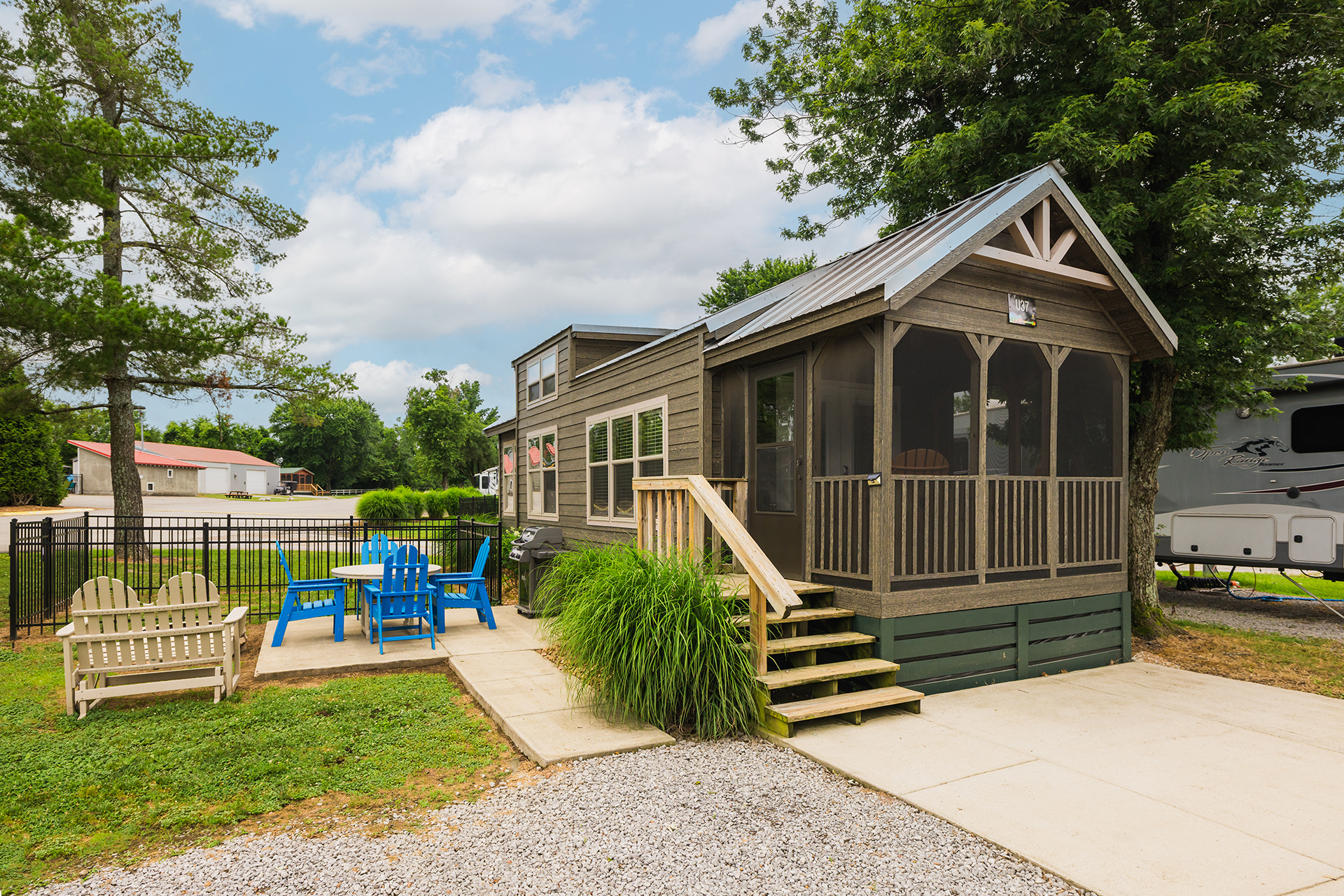 U37 - Deluxe Cabin, 1 Room with Triple Bunk and KOA Paw Pen (Full Bath with Shower) - Sleeps 7