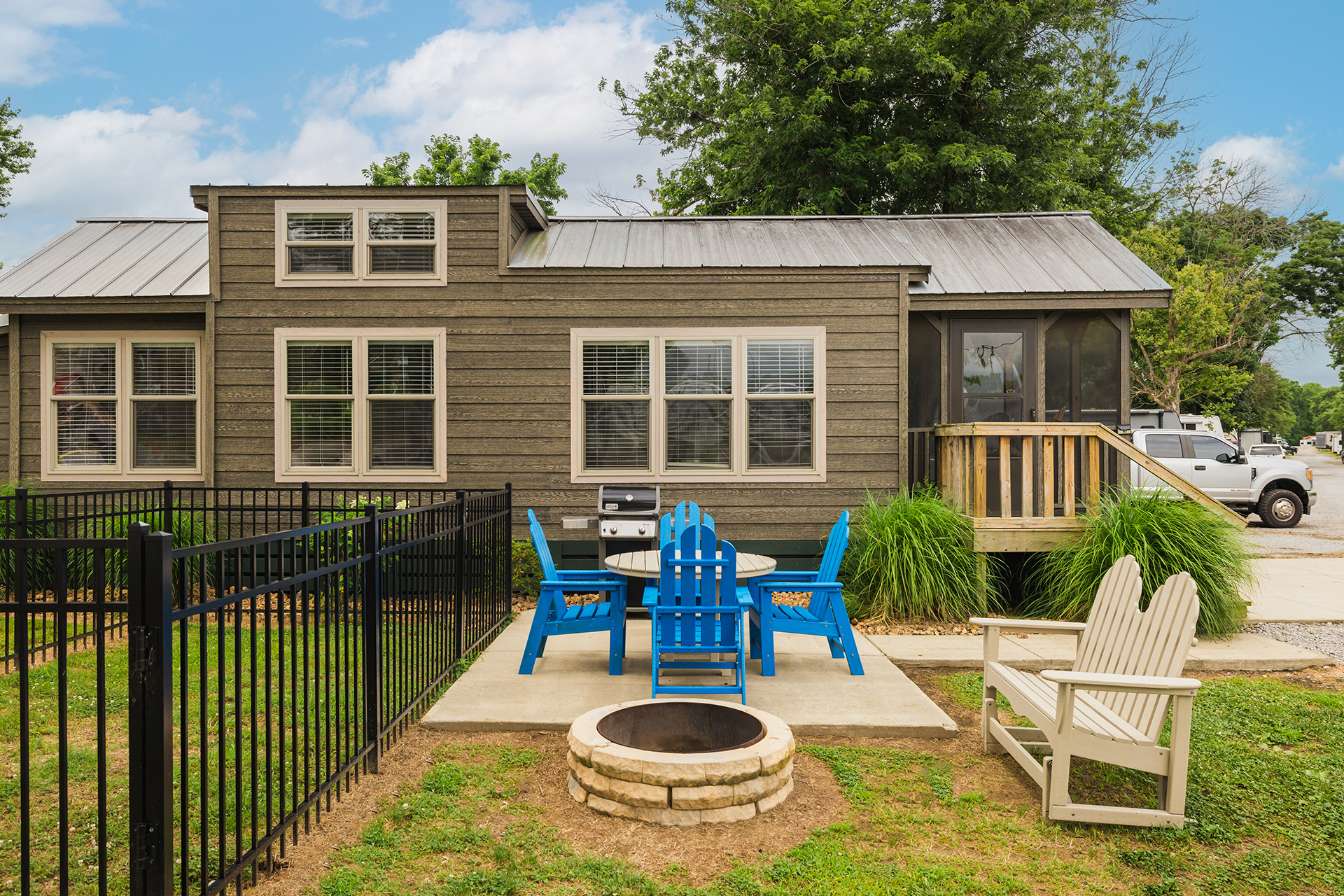 U37 - Deluxe Cabin, 1 Room with Triple Bunk and KOA Paw Pen (Full Bath with Shower) - Sleeps 7