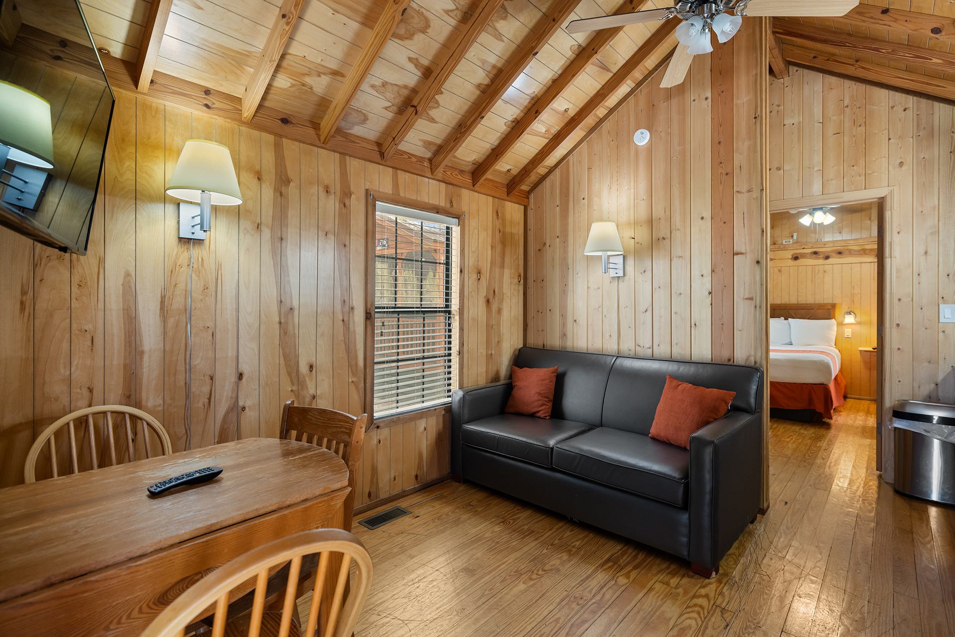 Z15 - Deluxe Cabin, 1 Room with Patio (Full Bath with Tub & Shower) – Sleeps 6