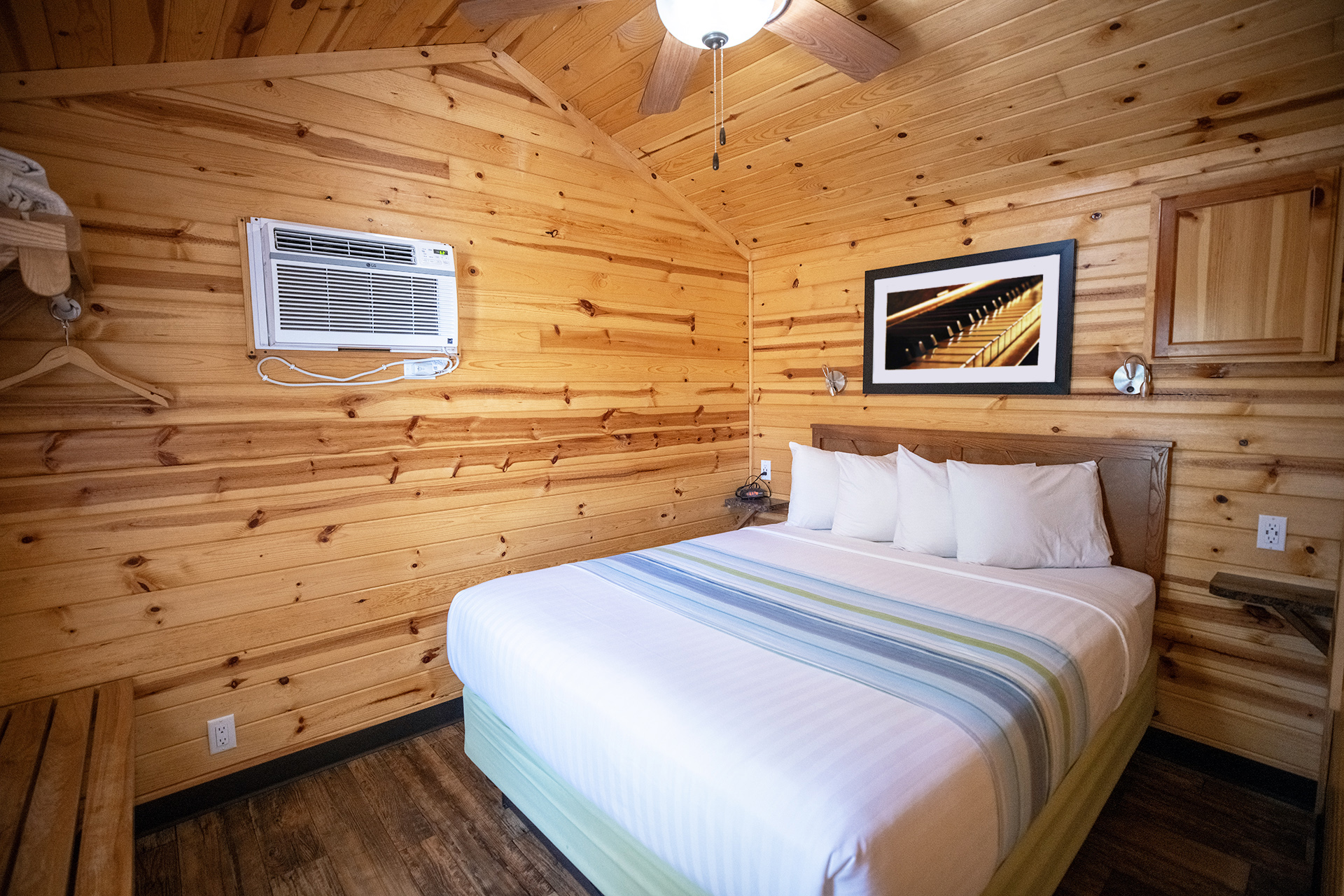 DC R2 - Deluxe Cabin, 2RM, 2Q - Sleeps 6