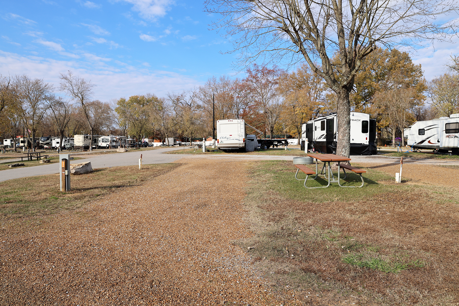 RV W12 (424), Pull-Thru 50 AMPS Water & Electric