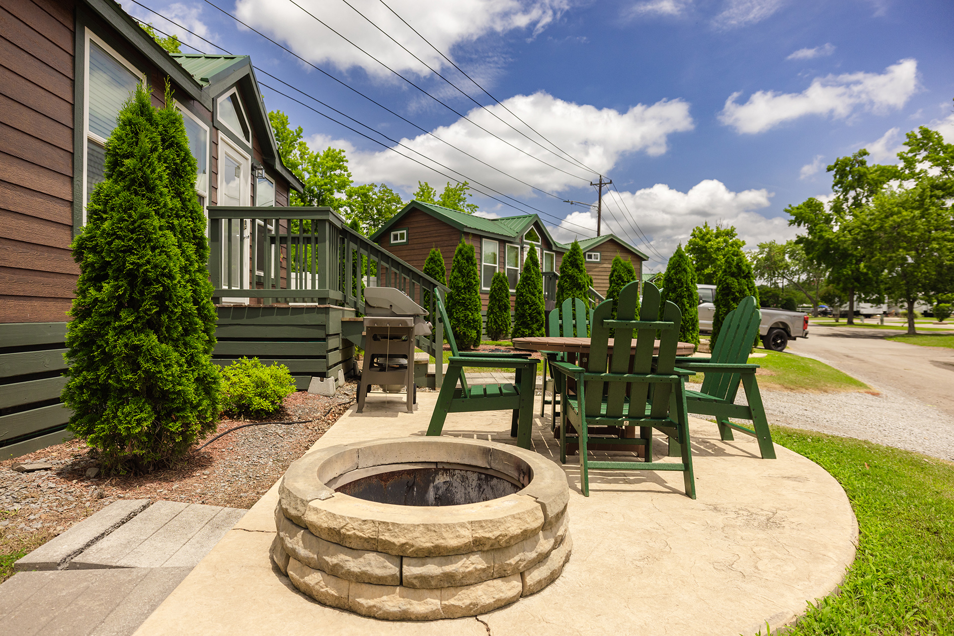 C23 - Deluxe Cabin, Studio with KOA Patio® (Full Bath with Tub & Shower) – Sleeps 4