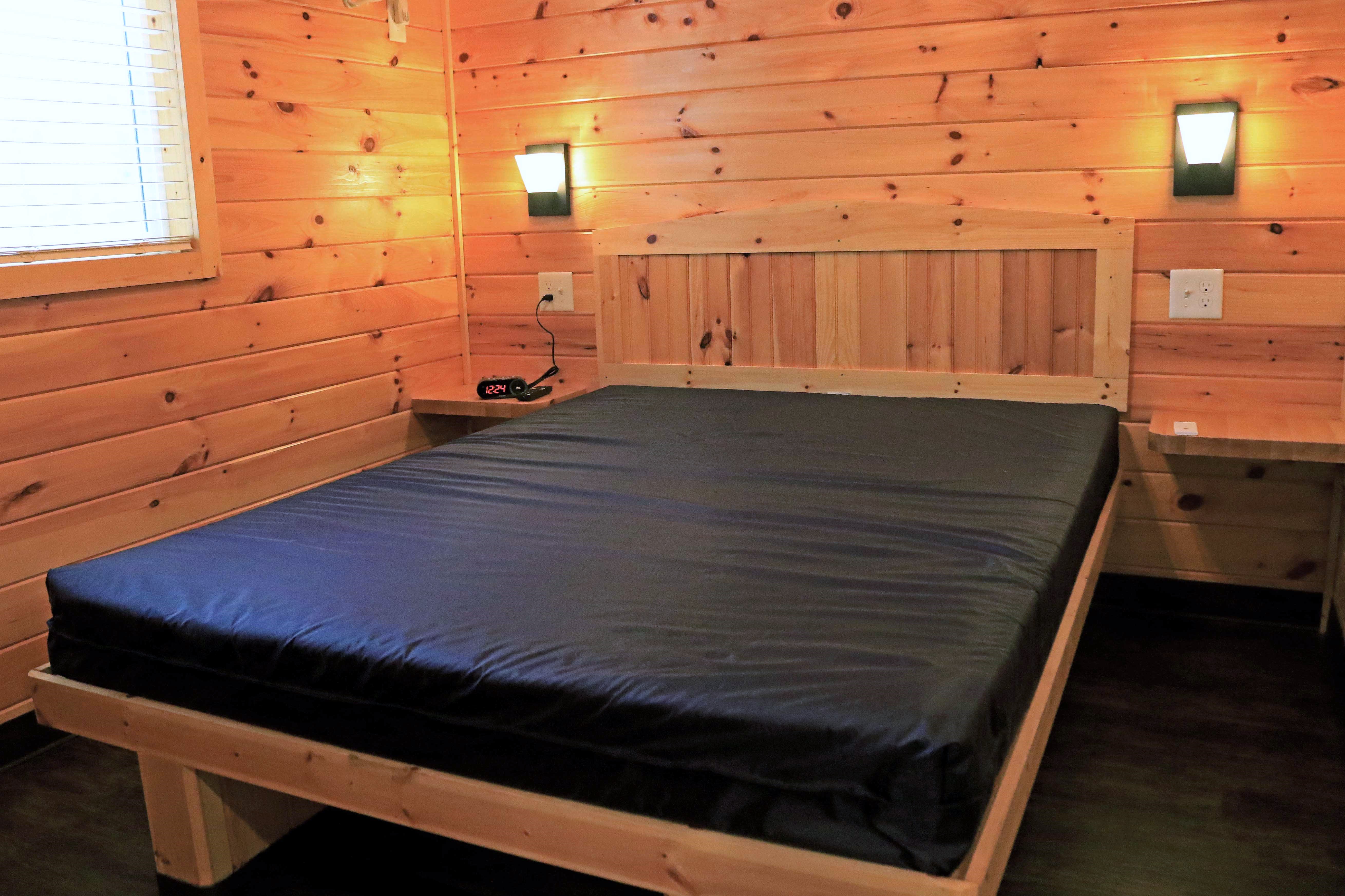Deluxe Cottage Queen Bedroom
