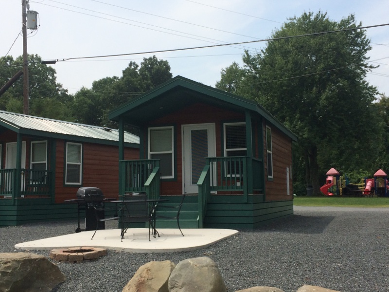 Waterfront Studio Cabins. Grill Provided. Sleeps 4.