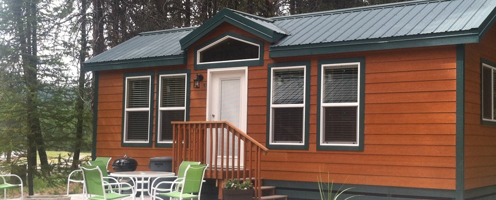 Deluxe cabin. Sleeps 6.  Dl #1. No pets.