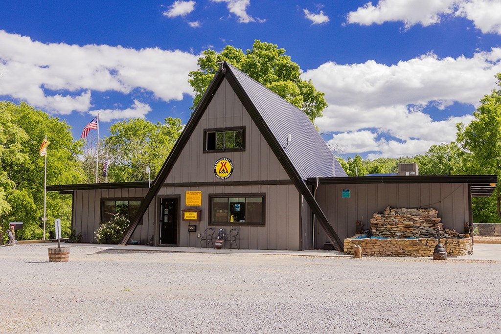 The Perfect I-40 Road Trip Pit Stop