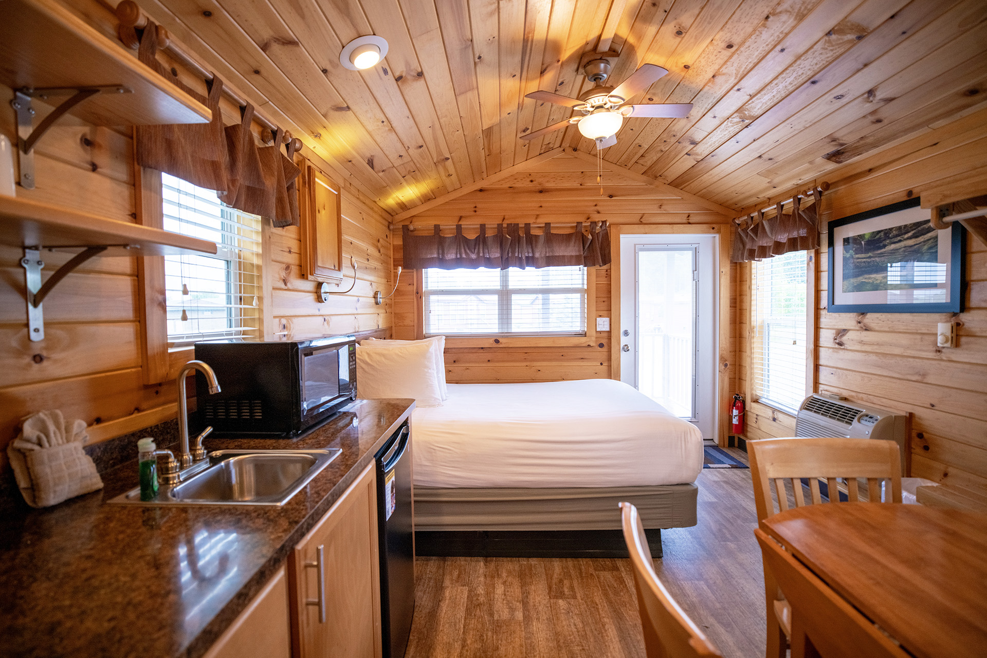 C58 - Deluxe Cabin, Studio (Full Bath with Tub & Shower) - Sleeps 4