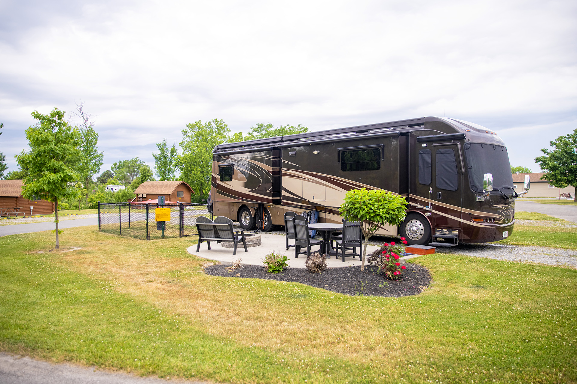 RV - A53, Pull-Thru 50/30 AMPS FHU KOA Patio® with KOA Paw Pen
