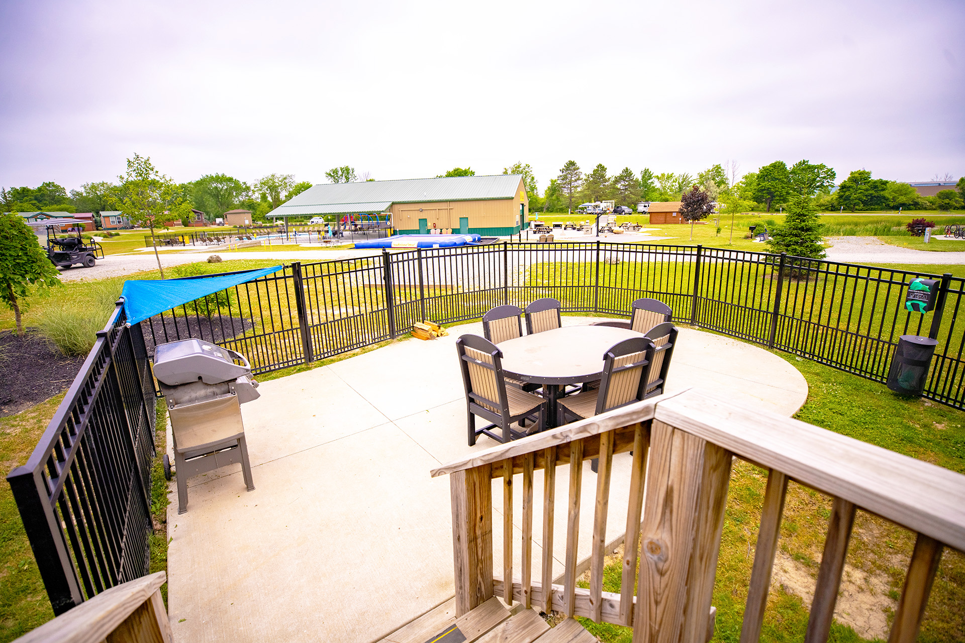 Deluxe Cabin, 2 Room with KOA Paw Pen (Full Bath with Tub & Shower) - Sleeps 8